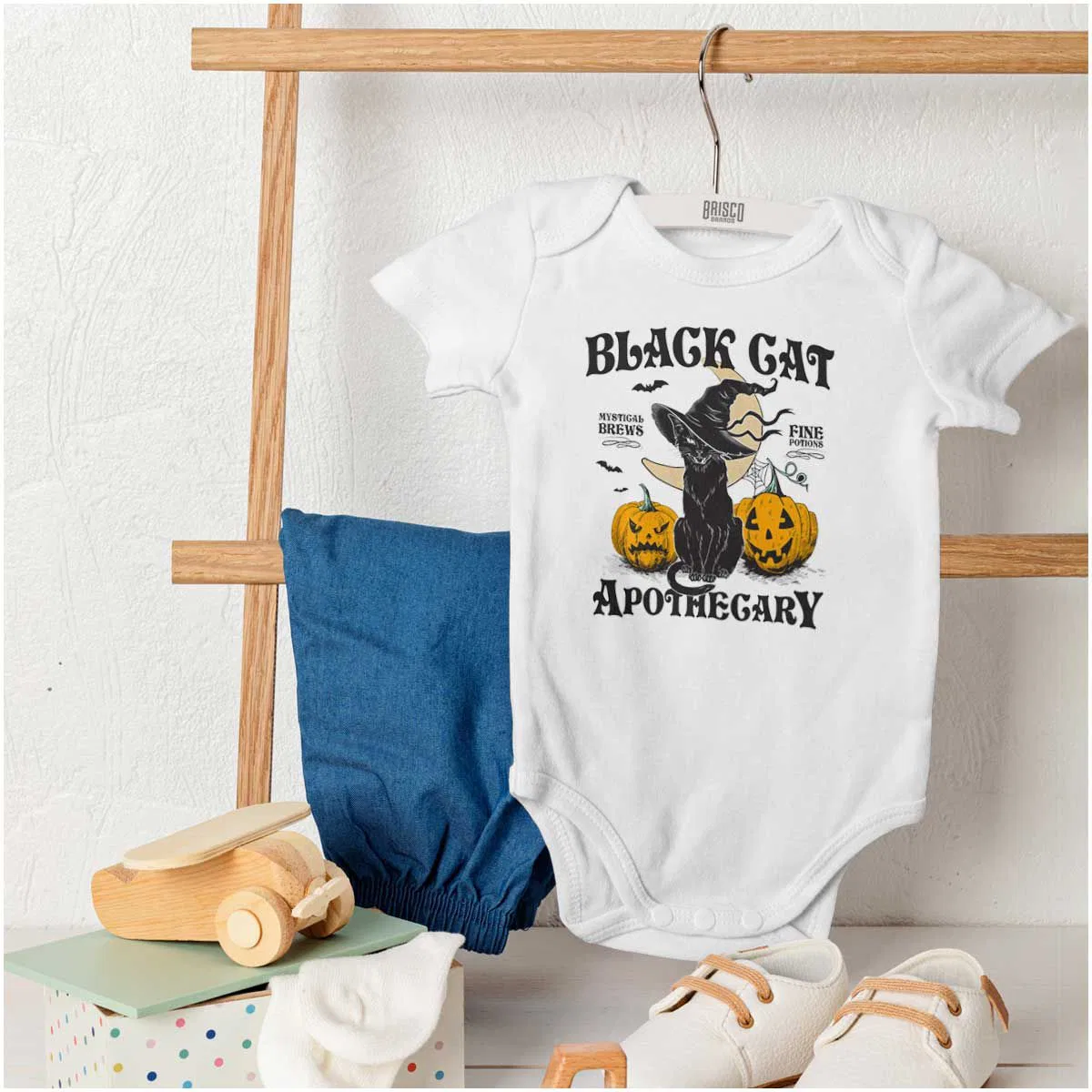 Детское боди для мальчиков с принтом Halloween Black Cat Apothecary Brisco Brands, White — фото 4