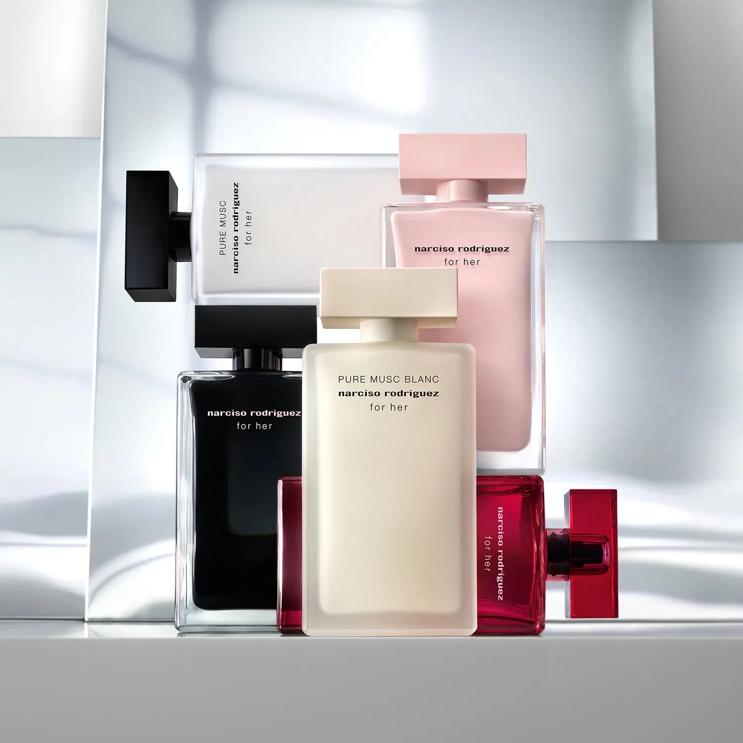 Парфюмерная вода 30 мл с белыми цветами и мускусом NARCISO RODRIGUEZ For Her Pure Musc Blanc, Eau de Parfum Intense — фото 4