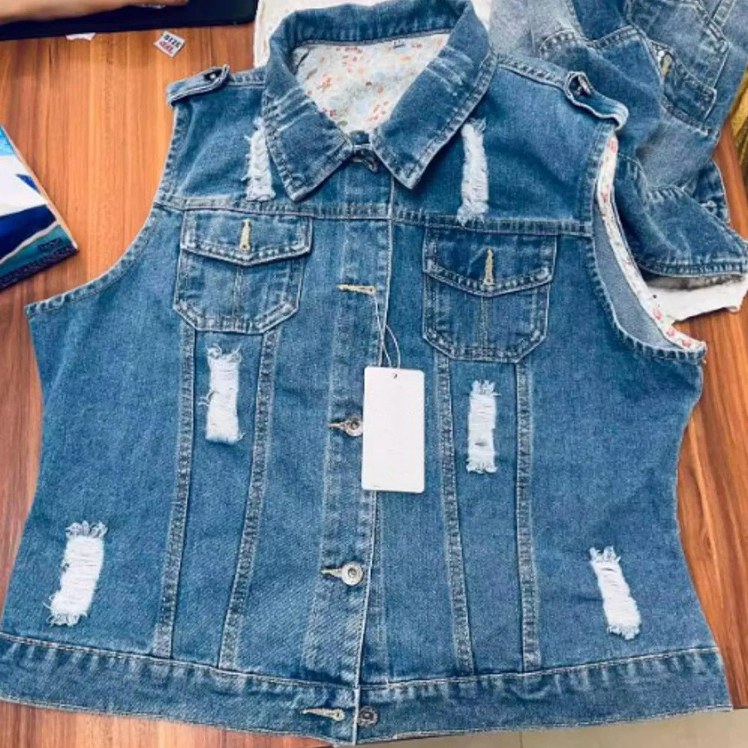 Женская джинсовая жилетка с состаренным эффектом Classic Junior Denim Jacket, blue — фото 3