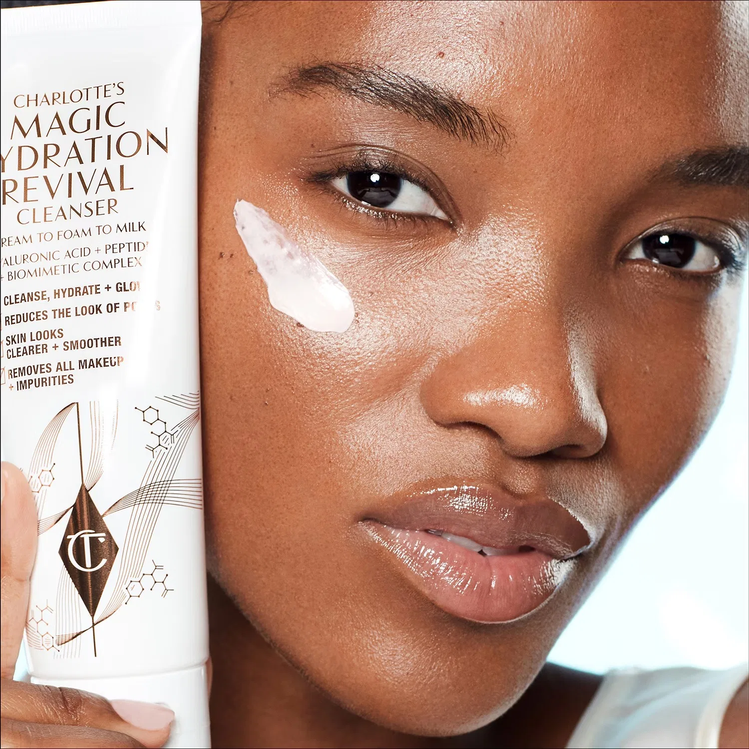 Очищающая пенка Magic Revival Cleanser 30 мл CHARLOTTE TILBURY — фото 3