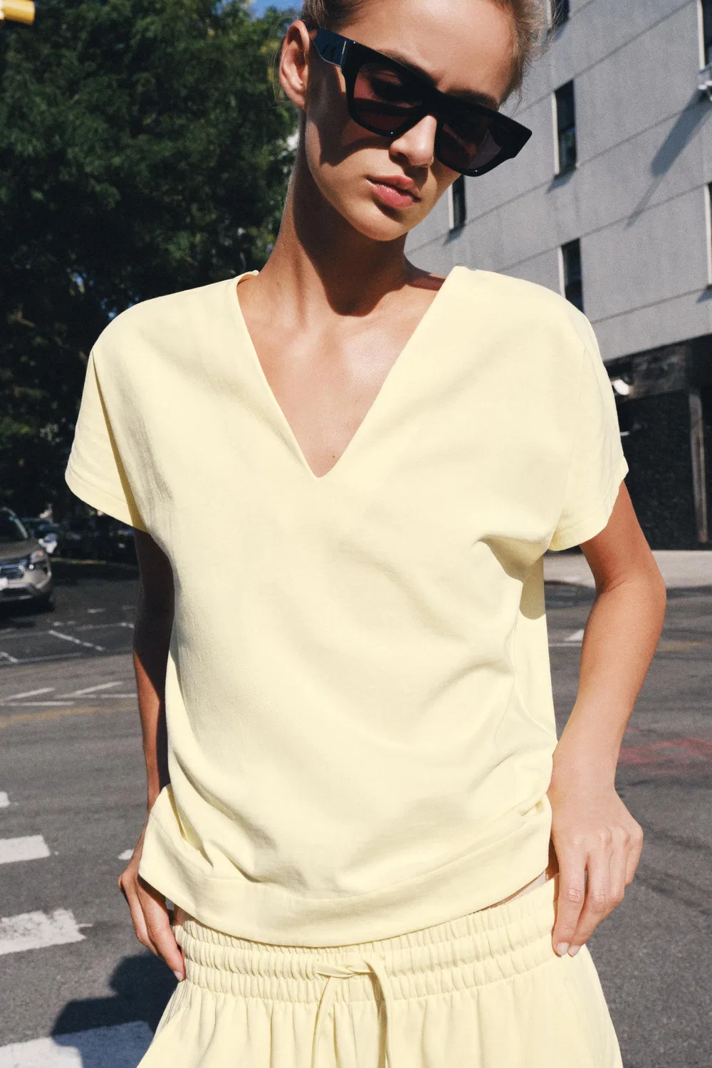 Футболка с V-образным вырезом ZARA, Yellow — фото 2