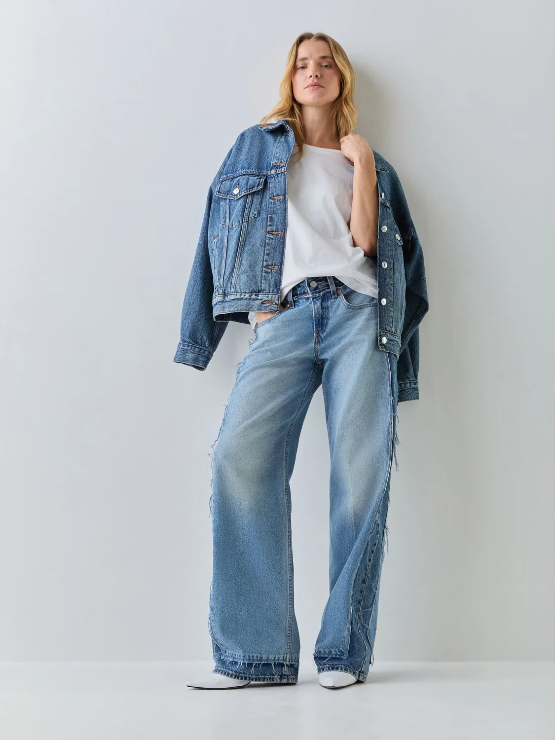 Джинсы низкой посадки свободного кроя Upon Reflection Blue Levi's, голубой