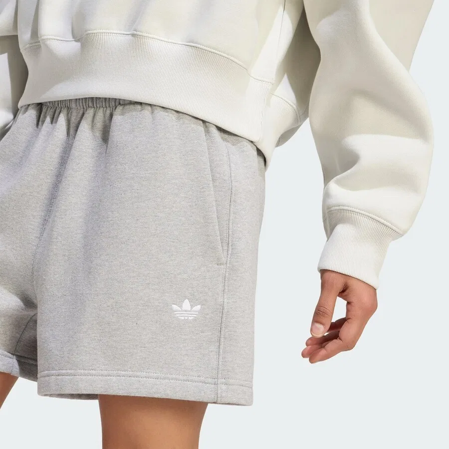 Шорты ADIDAS ORIGINALS свободного кроя 'Essentials' в серо-пятнистом цвете — фото 3