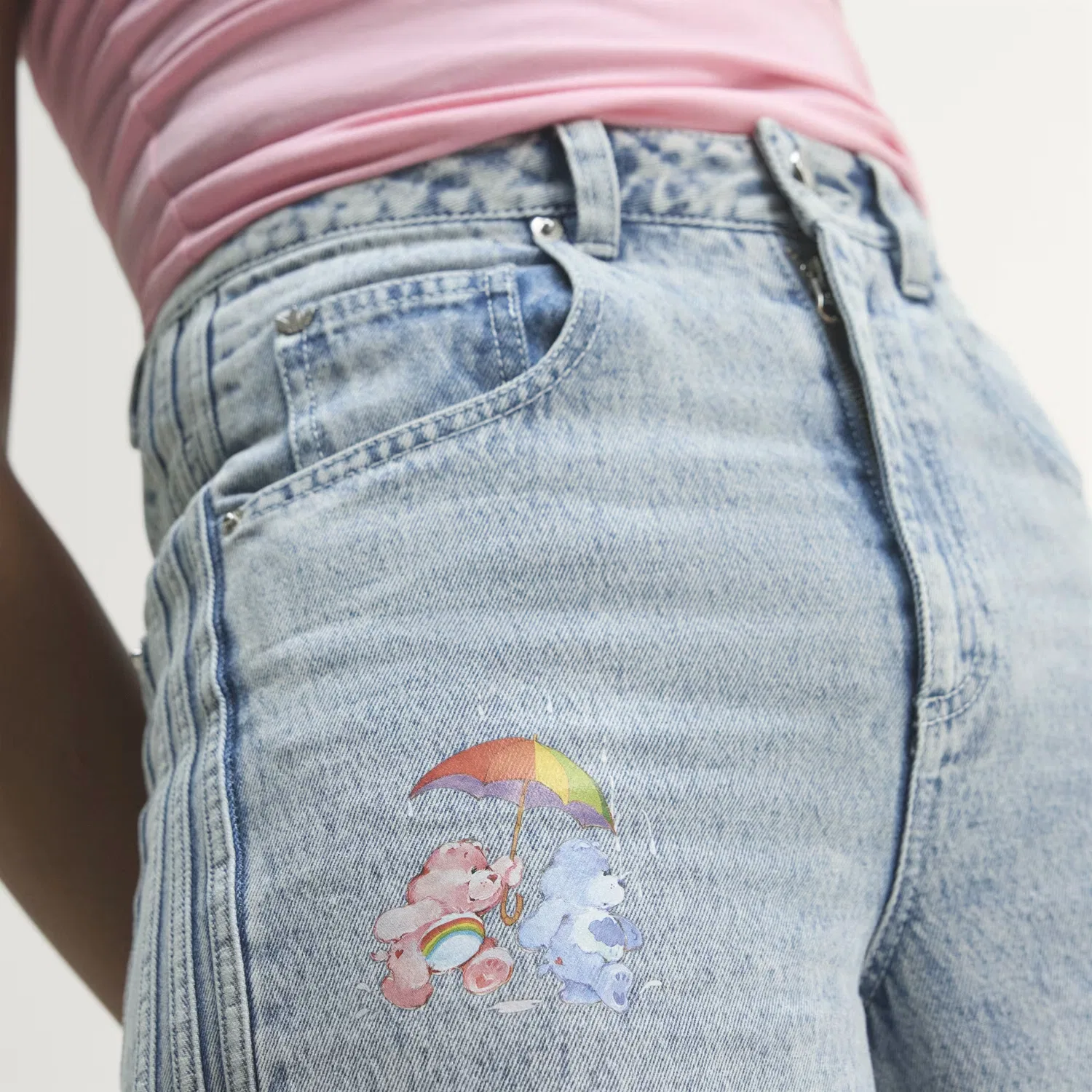 Женские джинсы с высокой посадкой и широкими штанинами Care Bears Adidas Originals, небесно-голубой — фото 3