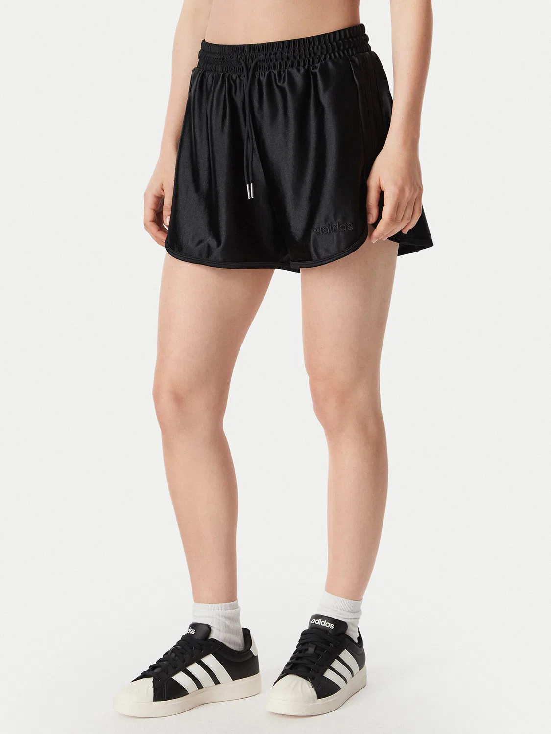 Женские спортивные шорты свободного кроя Seasonal Essentials Adidas, черный