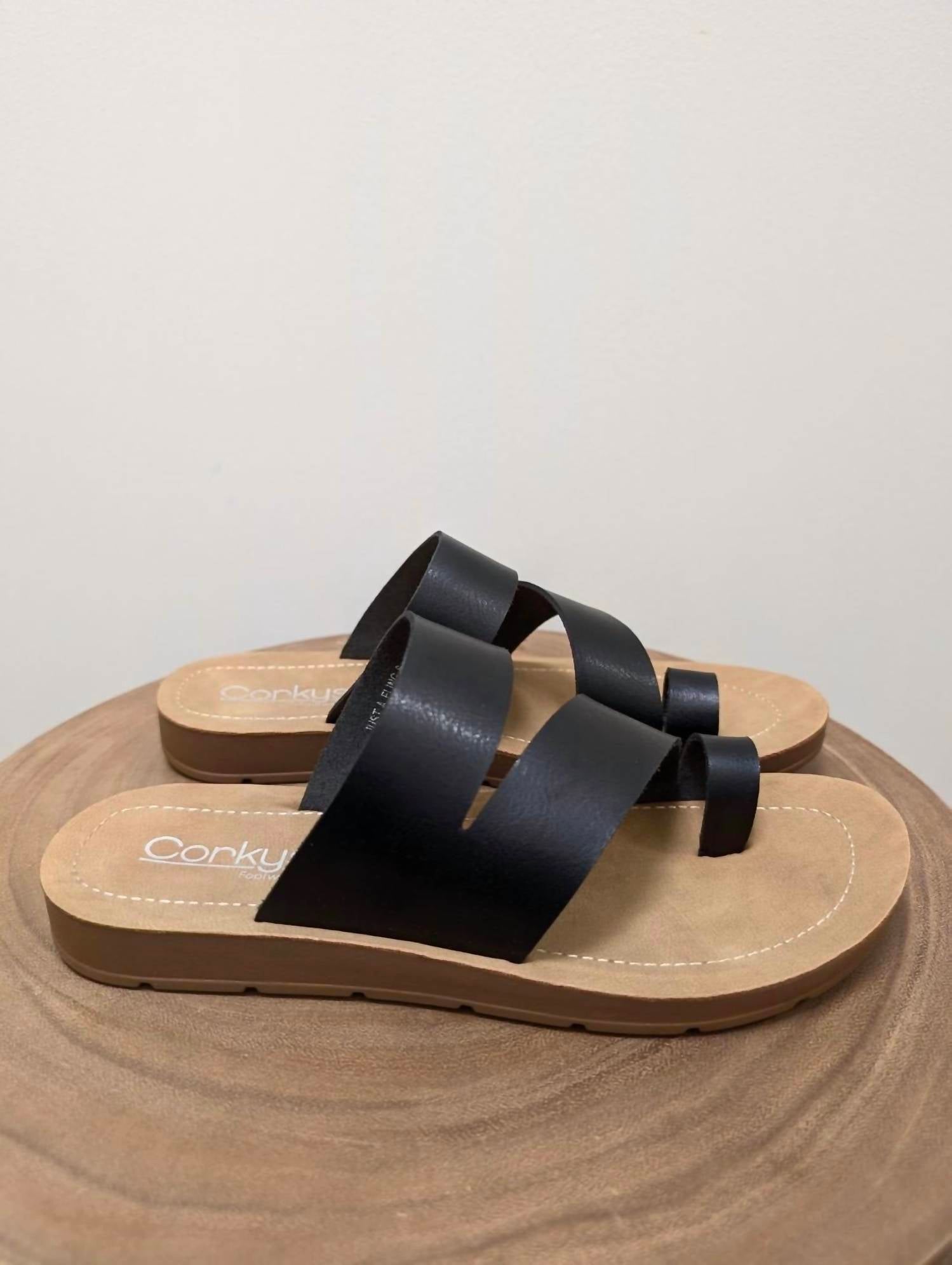 Женские сандалии Just A Fling в черном цвете Corkys Footwear