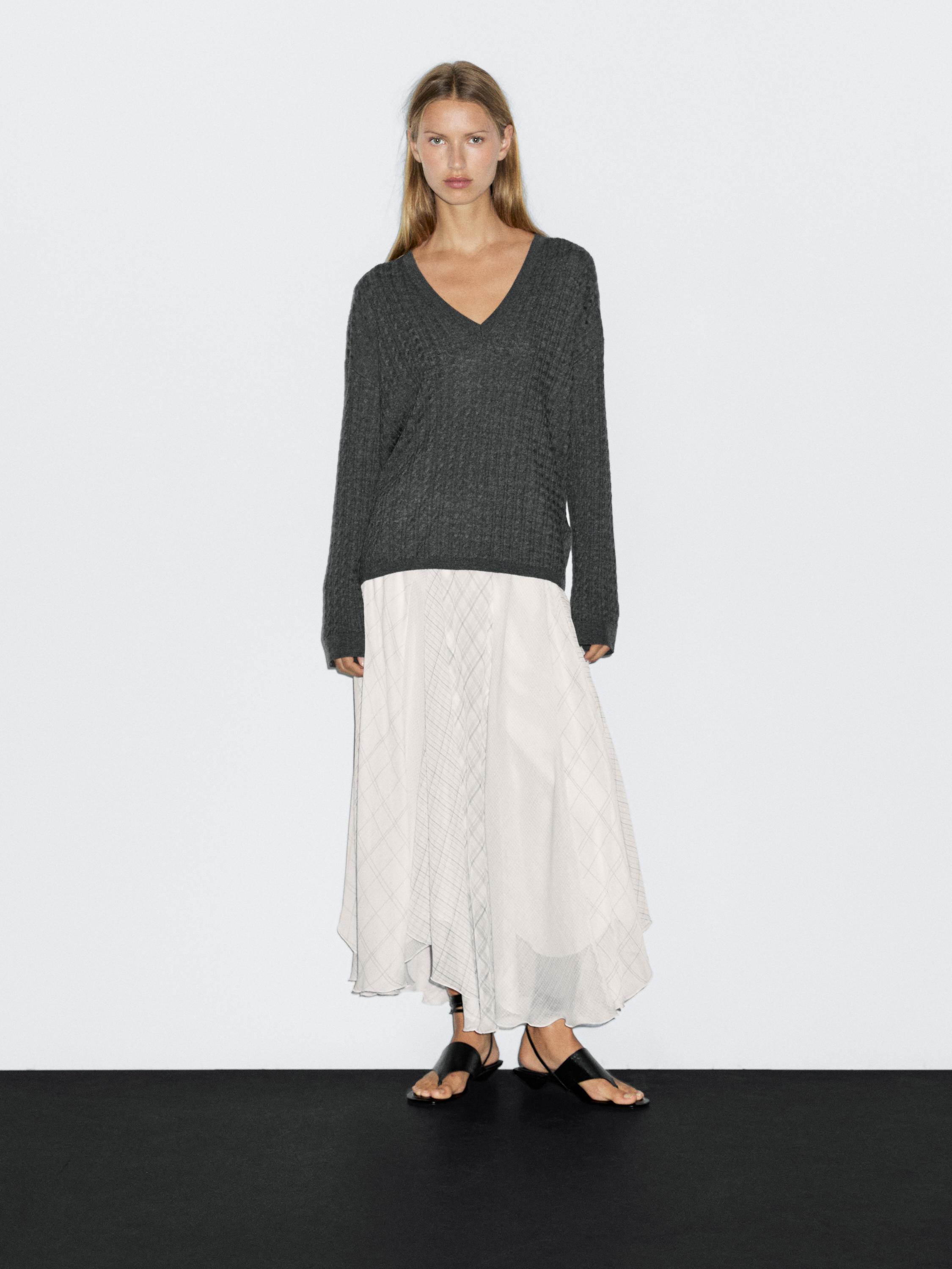 

Свитер косой вязки с V-образным вырезом Massimo Dutti, серый