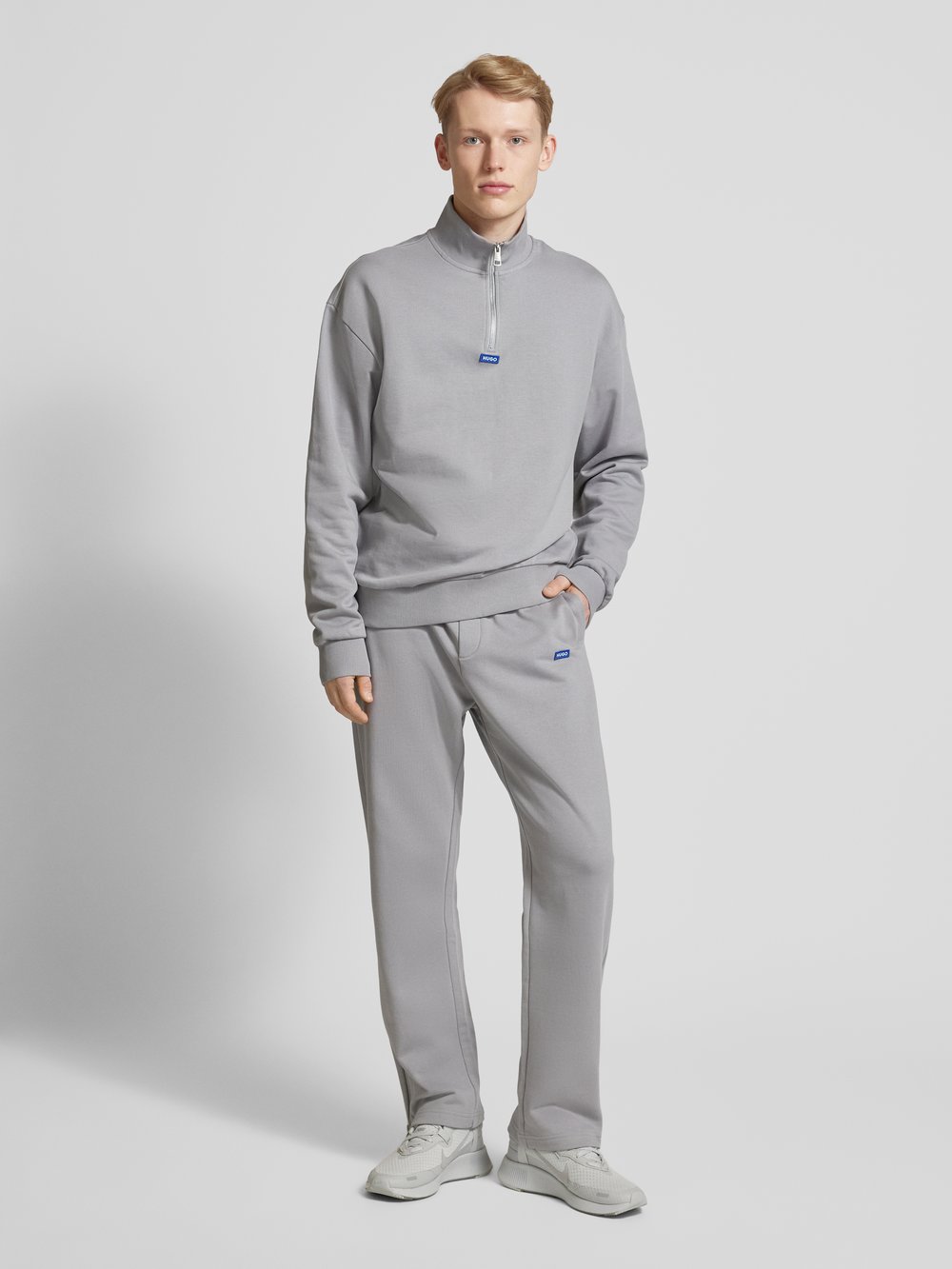 

Толстовка с нашивкой-лейблом, модель «Neeler» Hugo Blue, светло-серый