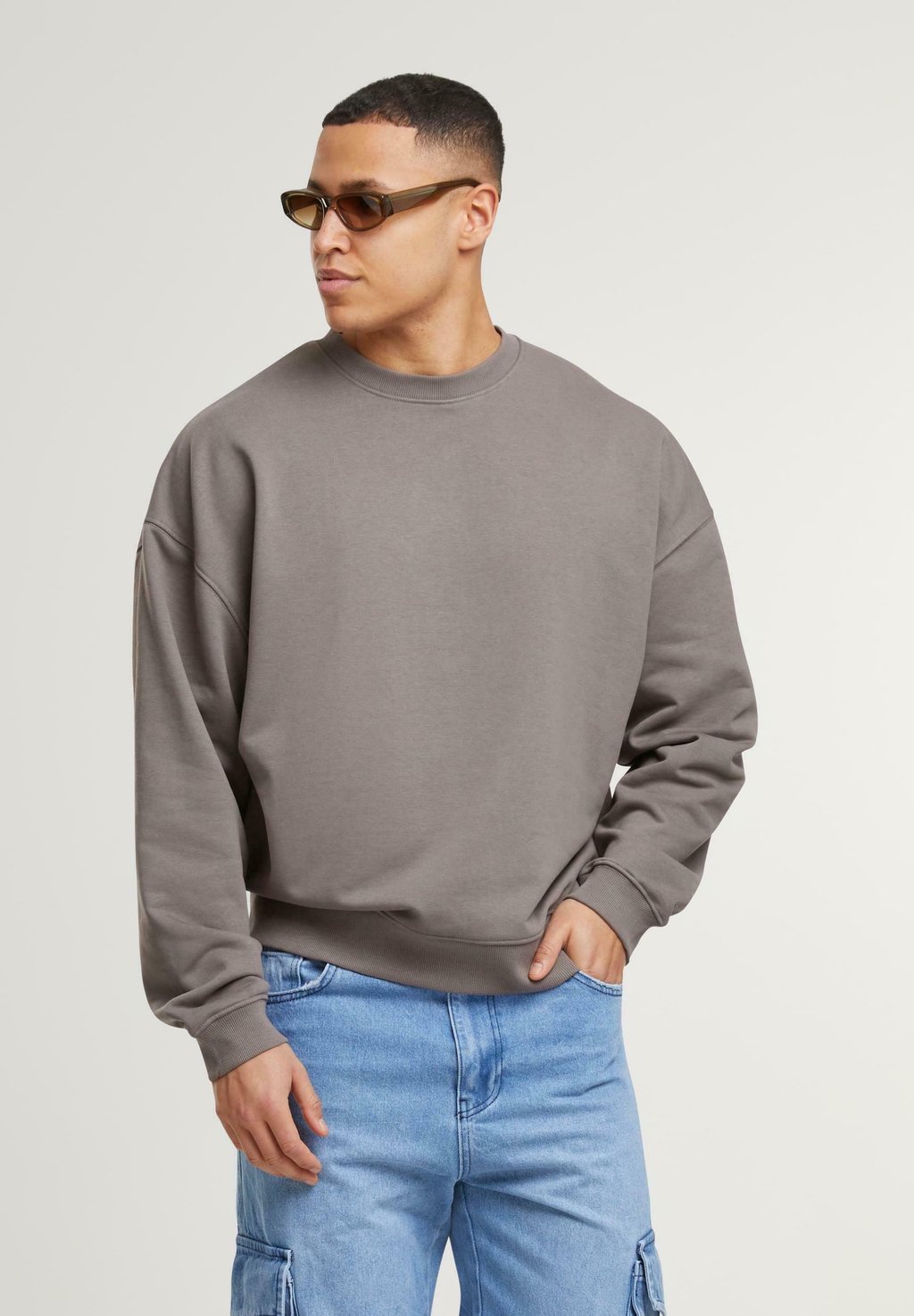 

Толстовка BASIC CREWNECK DEF, коричневый