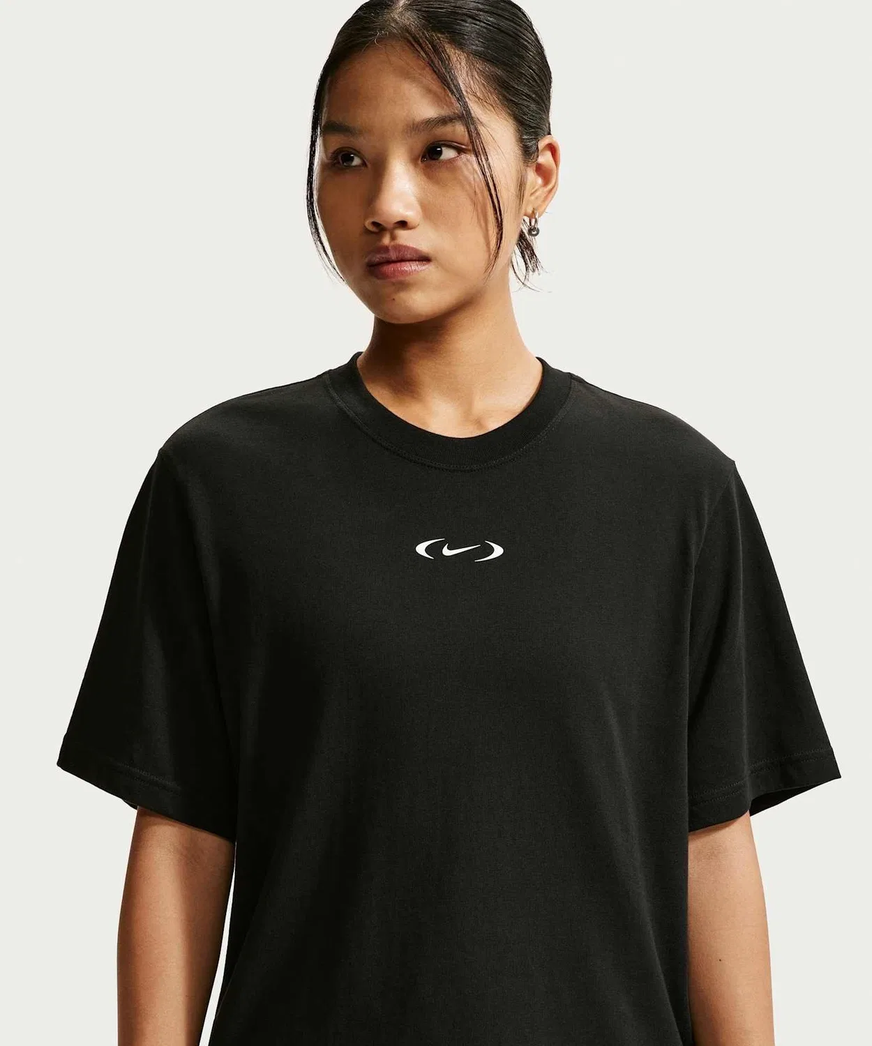 Женская футболка свободного кроя с принтом на спине Nike Sportswear Classic IM6412-010, Black — фото 3
