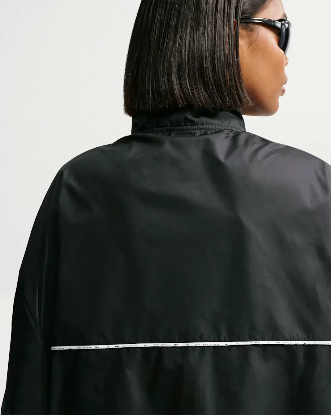 Женская ветровка свободного кроя Repel Nike Sportswear, Black/Sail/Sail — фото 2