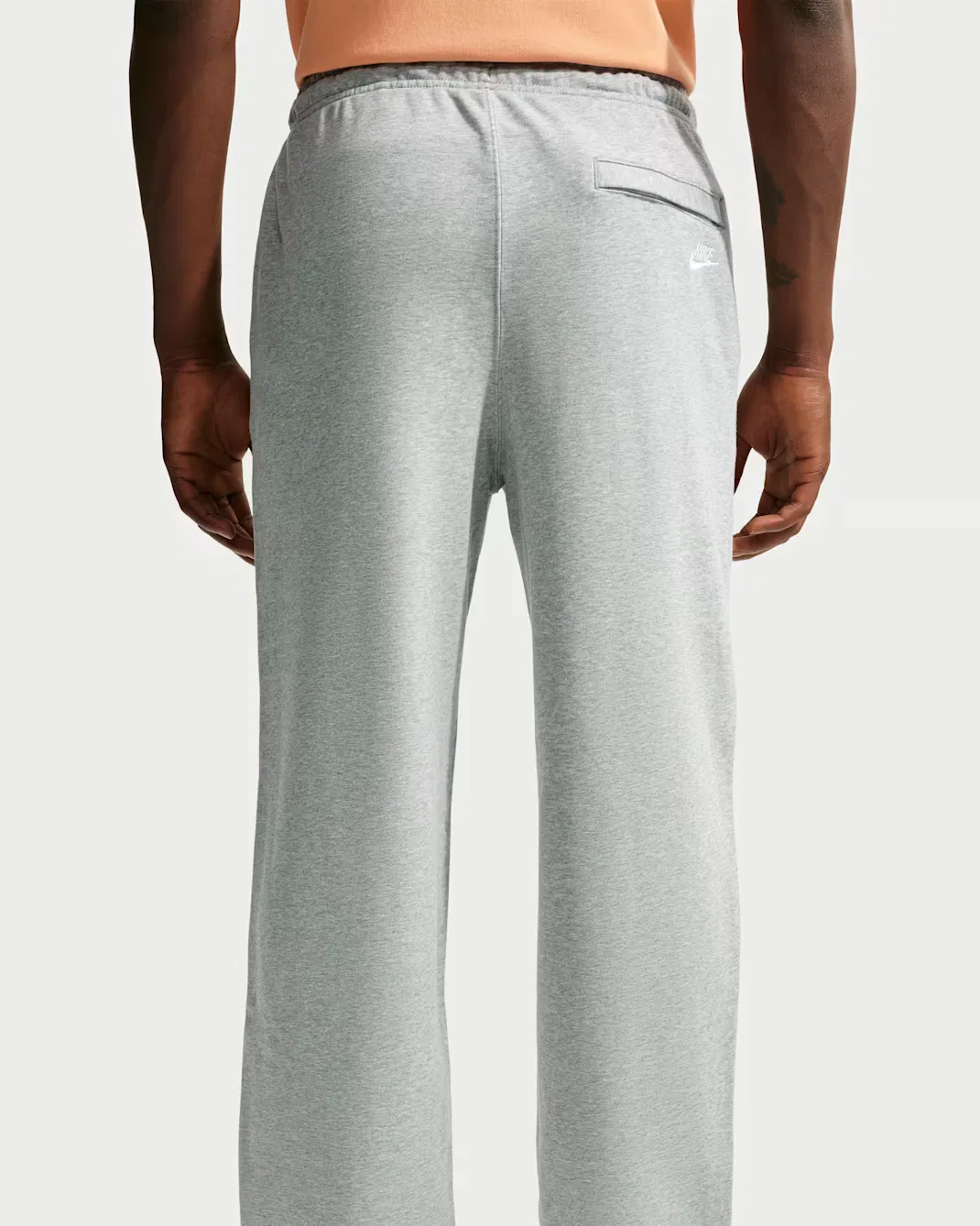 Мужские брюки с открытым низом из французской махровой ткани Nike Club, Dark Grey Heather/Light Smoke Grey/White — фото 3