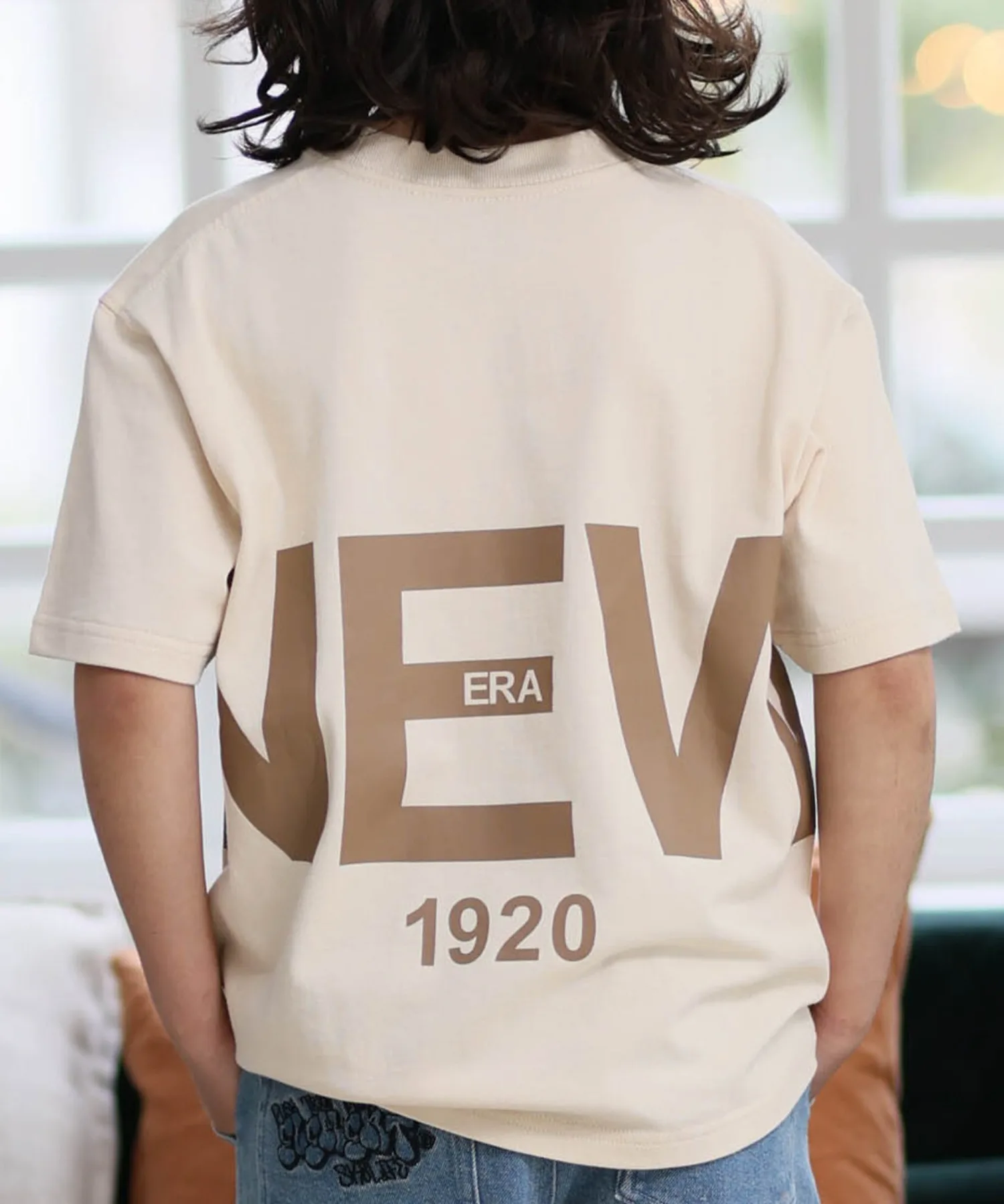 Детская футболка NEW ERA с логотипом на спине бежевая