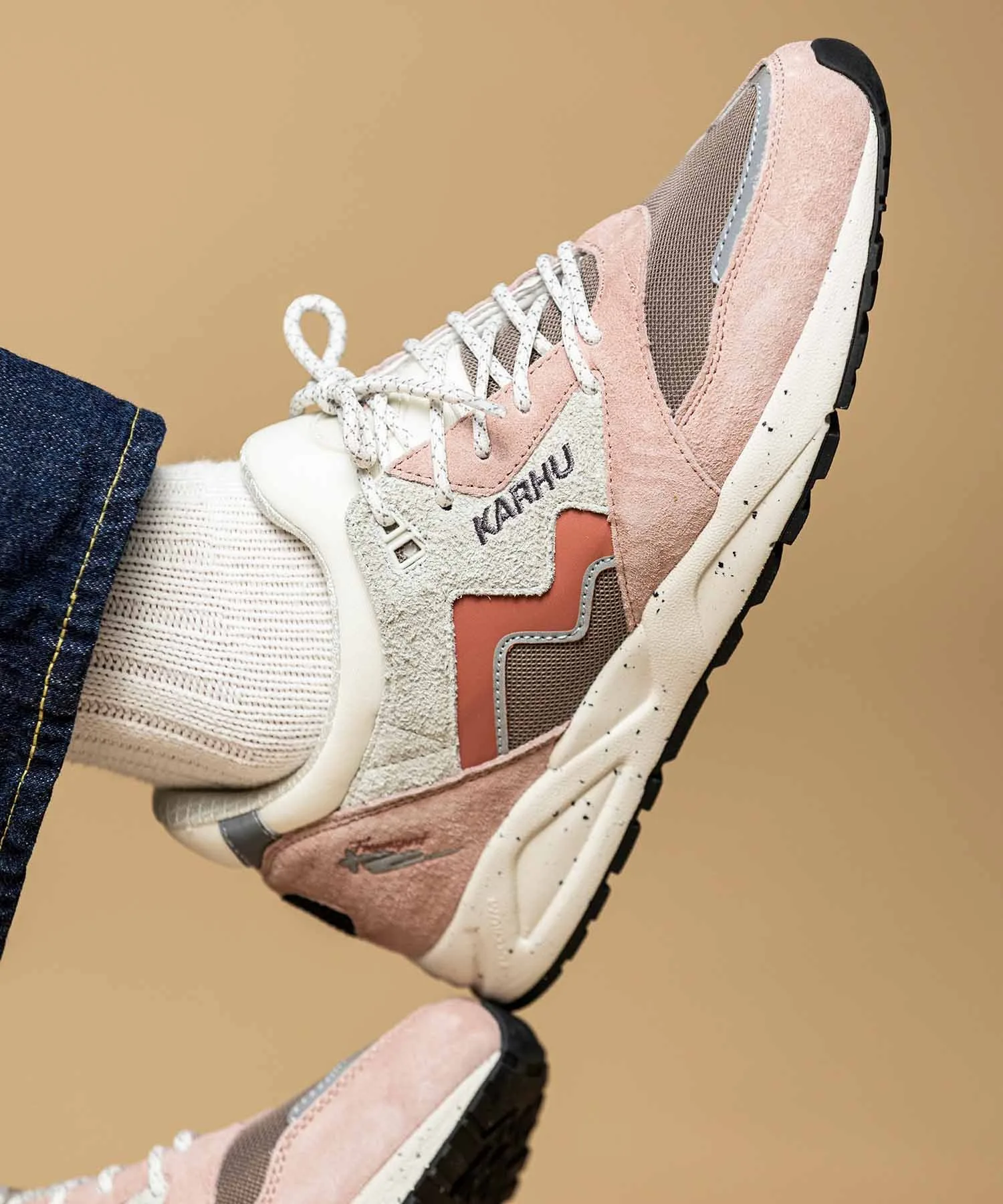 Кроссовки KARHU ARIA 95 с карбоновой подошвой pink