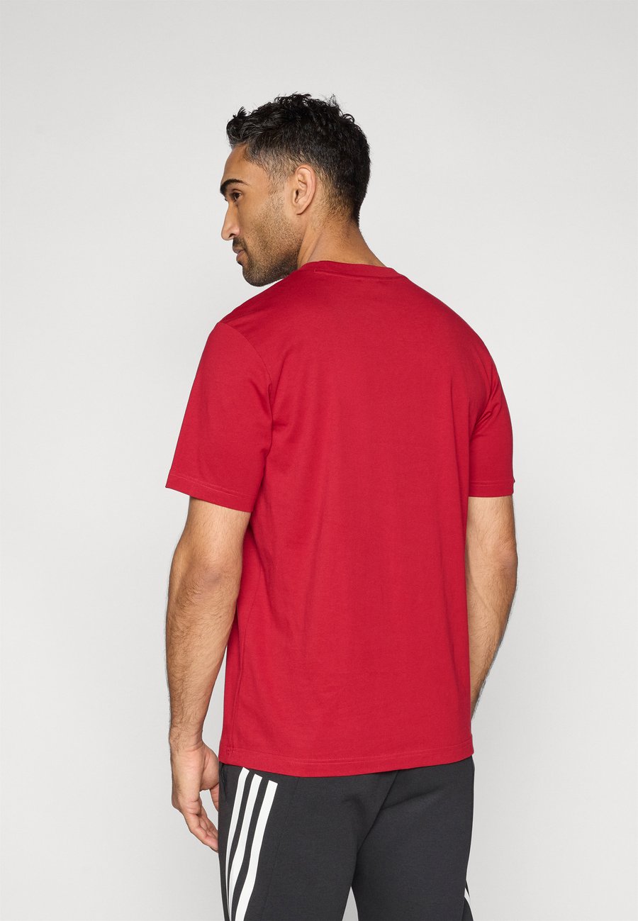 Футболка Adidas Sportswear Print T-shirt, Active Maroon/White/Bordeaux — фото 3