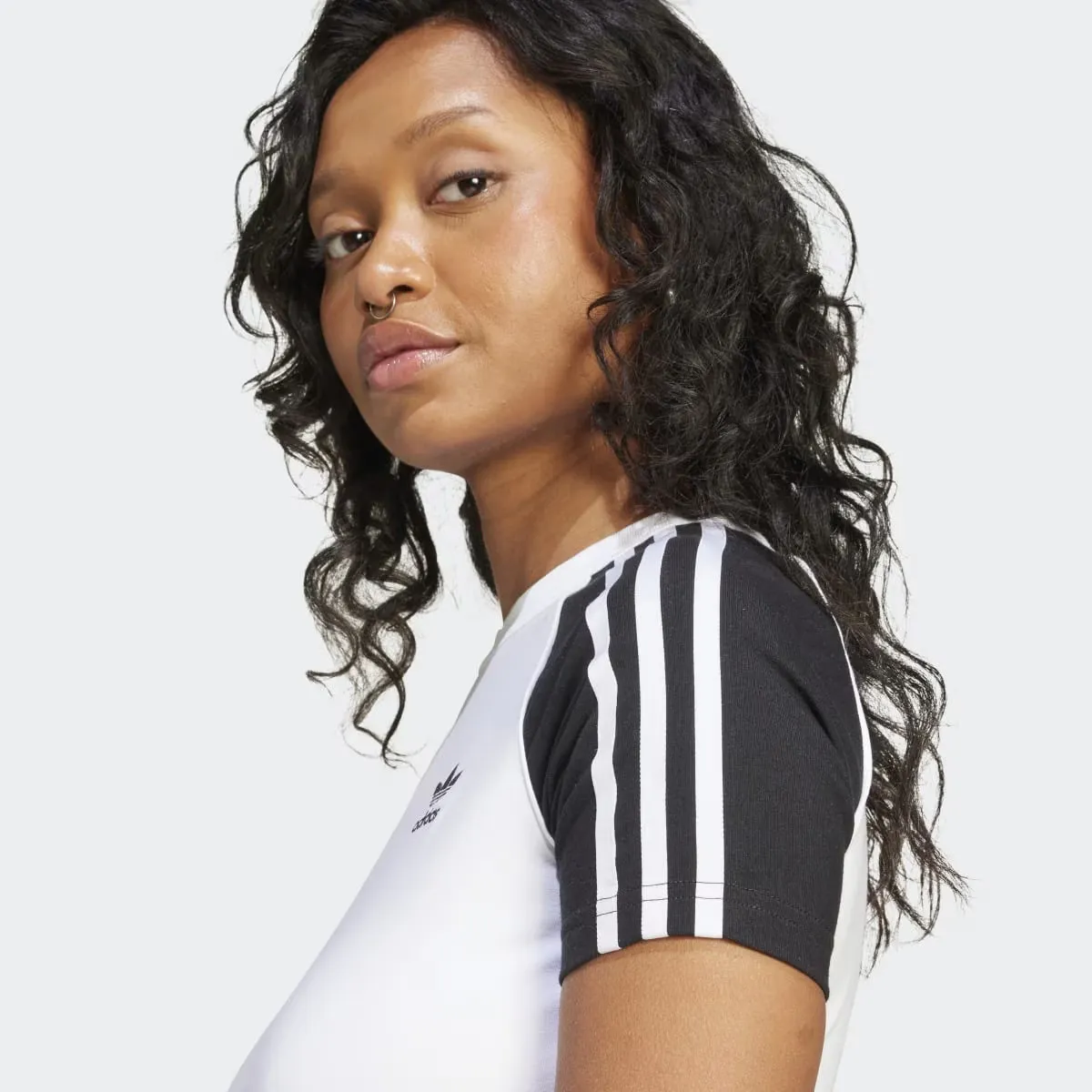 Женская футболка Adicolor Raglan Slim 3 полоски Adidas, белый — фото 3