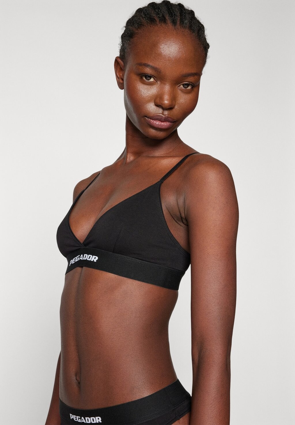 

Бюстгальтер-треугольник Senya Triangle Bralette Pegador, черный/белый