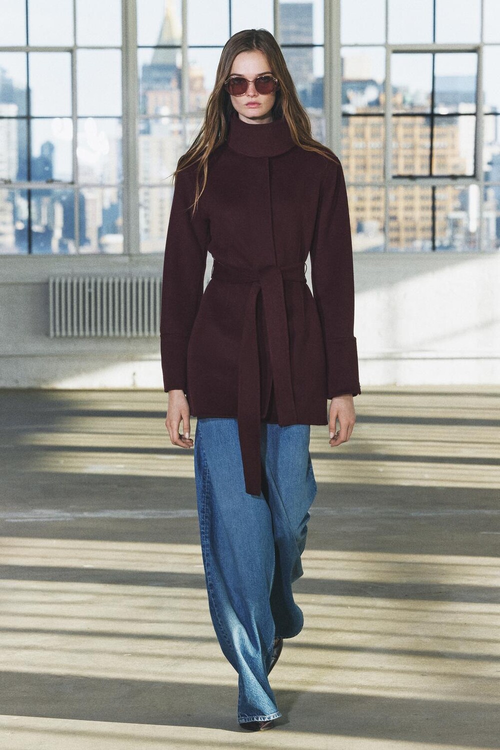 

Пальто из шерсти с поясом ZARA, бордовый