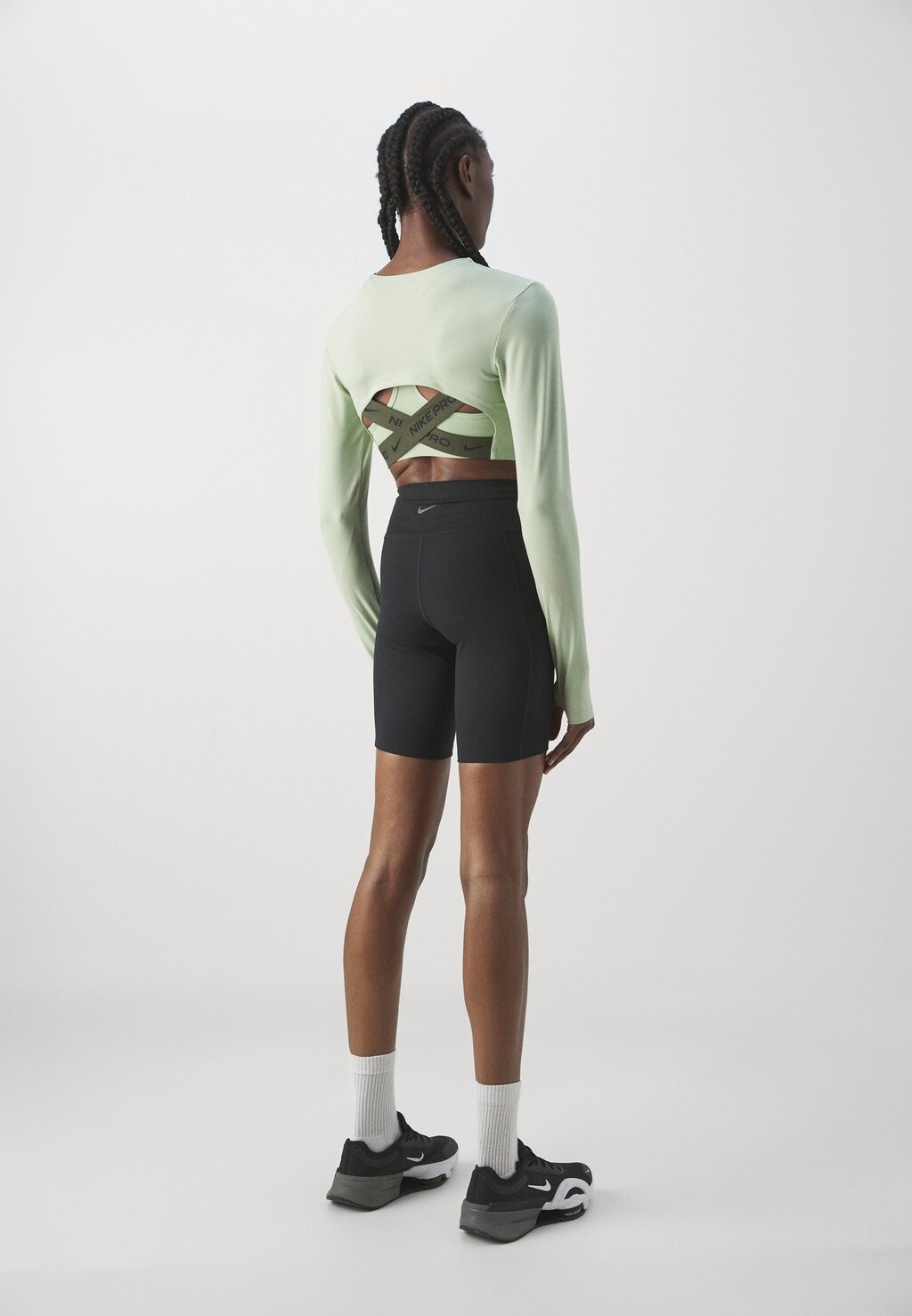 

Тайтсы ONE SHORT Nike, черный