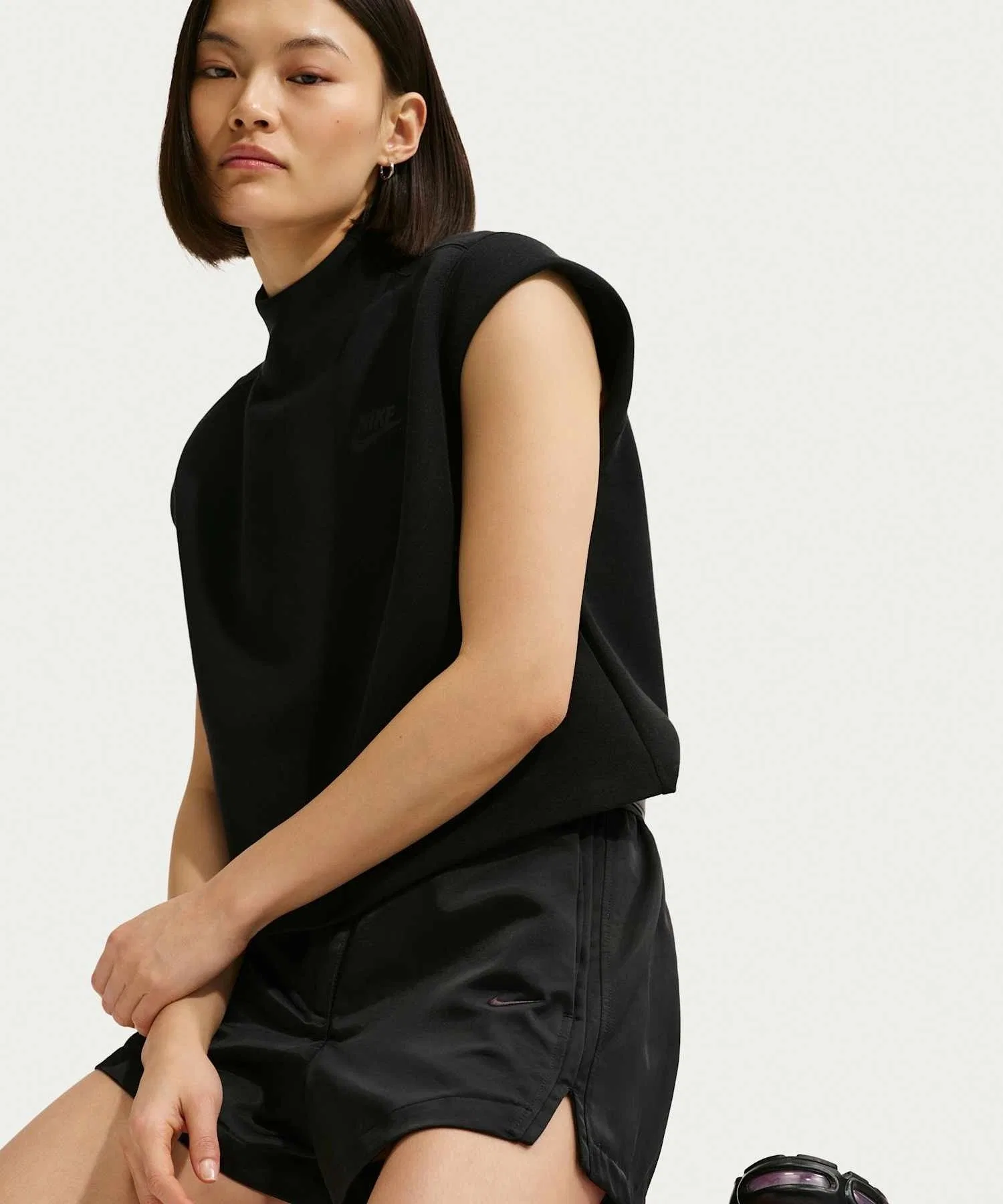 Женские шорты Nike Sportswear из сатина с высокой талией чёрные — фото 4