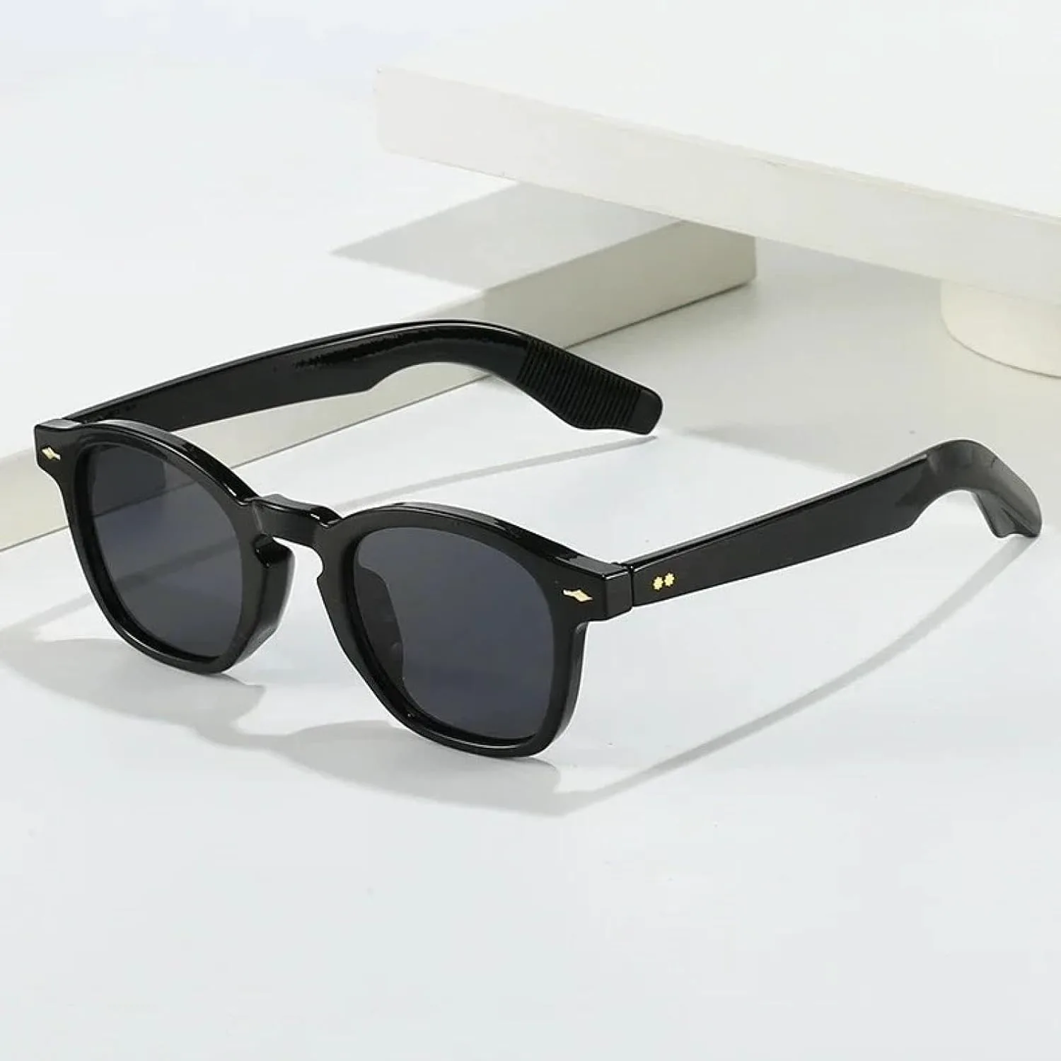 

Модные круглые женские солнцезащитные очки конфетных цветов с винтажными заклепками, мужские панк-очки с защитой от УФ-излучения UV400 TVTBBVV, Black Yellow