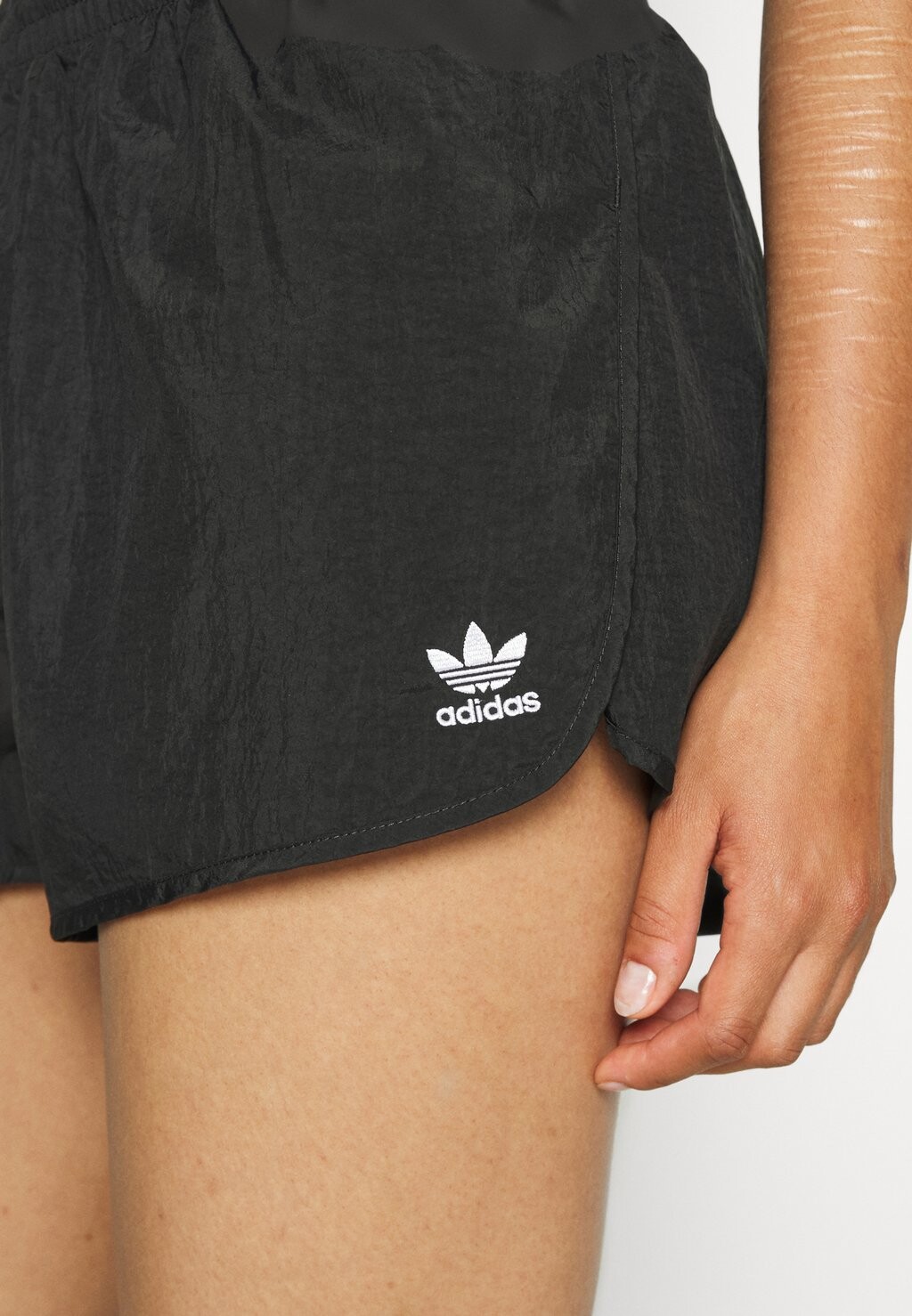 

Шорты 3 STRIPES ADICOLORSHORTS adidas, черный