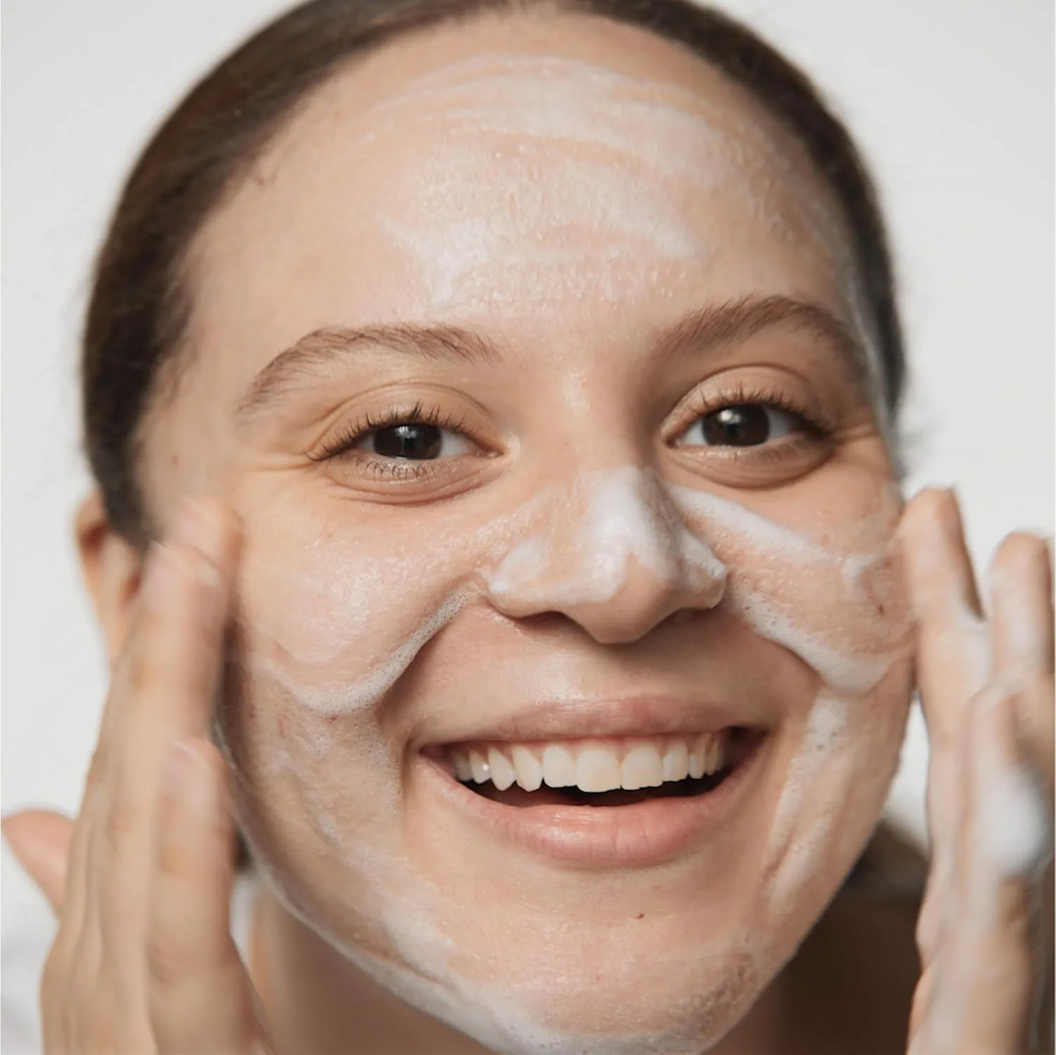 Пенка для умывания Clinique — Acne Solutions Daily Foam Cleanser с , % салициловой кислотой для очень сухой и жирной — фото 3
