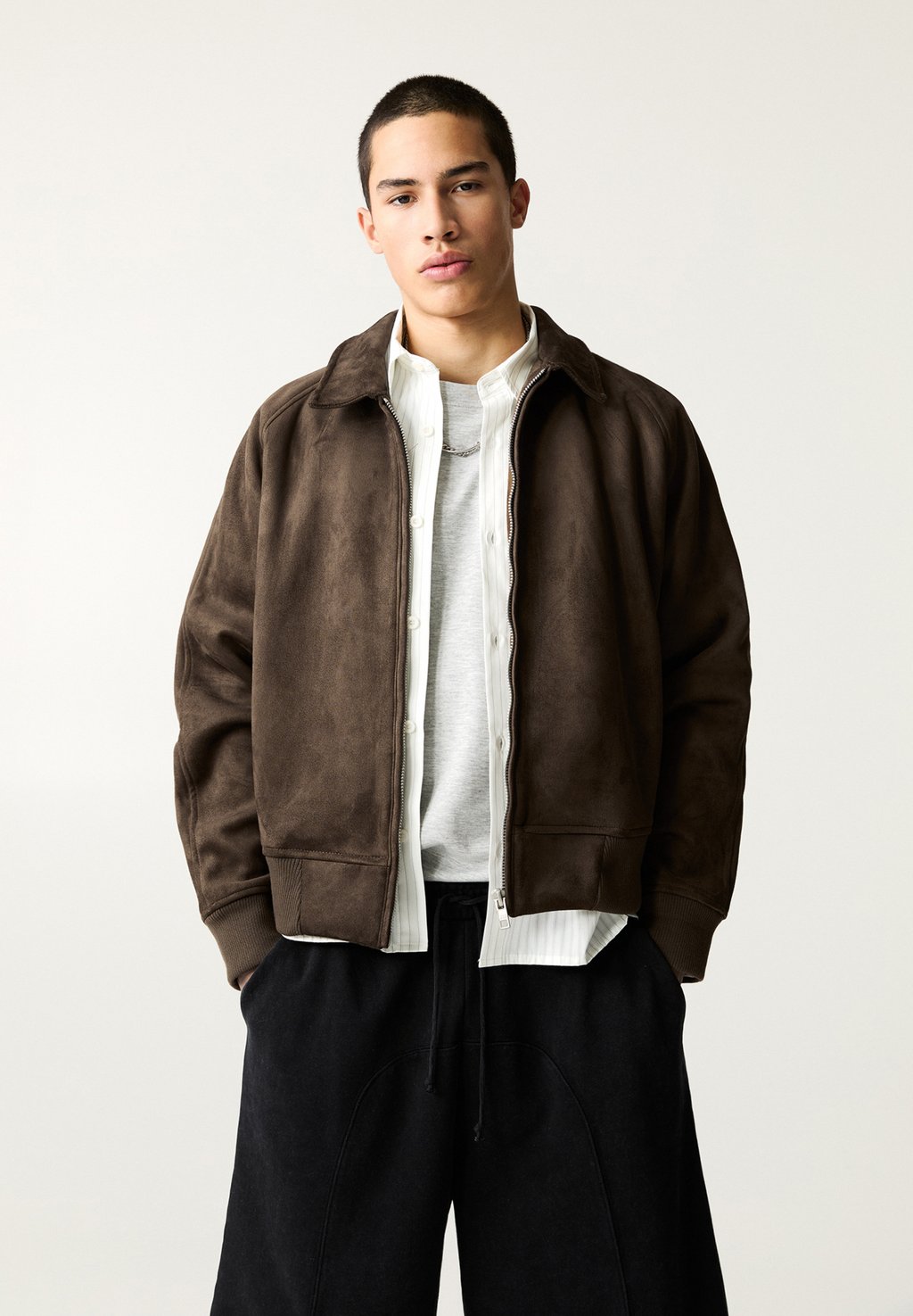 

Легкая куртка PULL&BEAR, охра