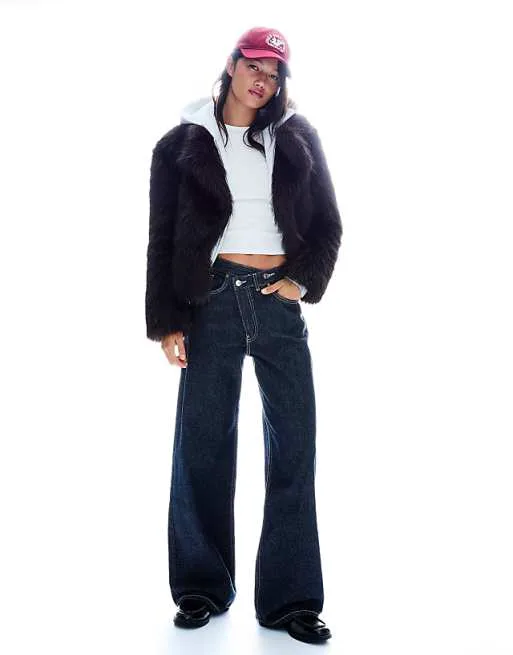 

Синие широкие джинсы Bershka