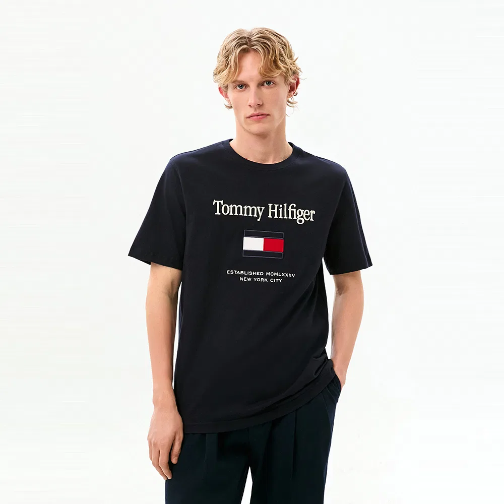 Мужская футболка Flag Embro тёмно-синего цвета от Tommy Hilfiger