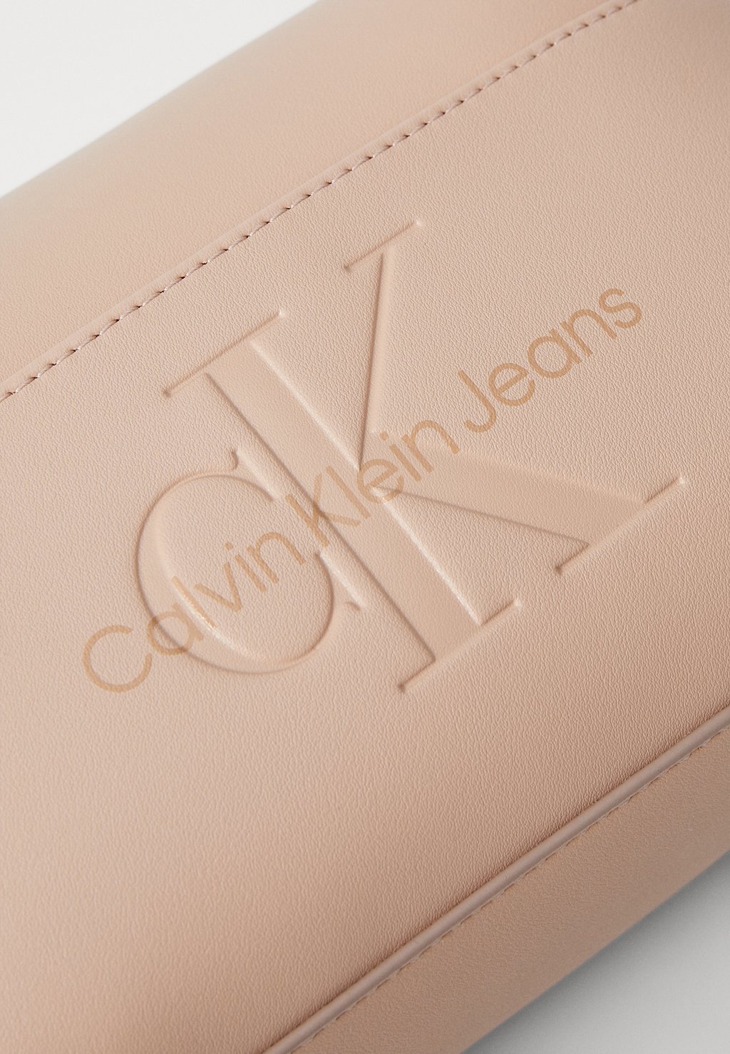 

Косметичка SCULPTED BEAUTY CASE MONO UNISEX Calvin Klein Jeans, бежевый