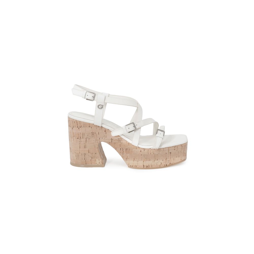 Туфли-лодочки из бежевой кожи GUESS