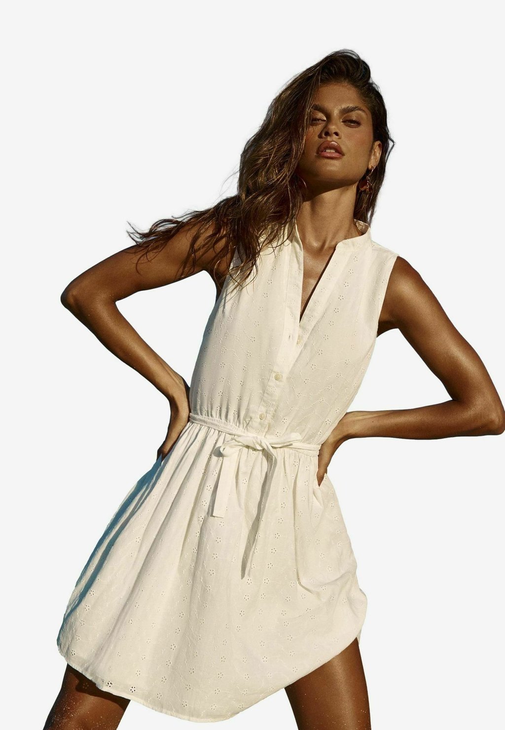 

Платье-рубашка BRODERIE SLEEVELESS MINI Lipsy, белый