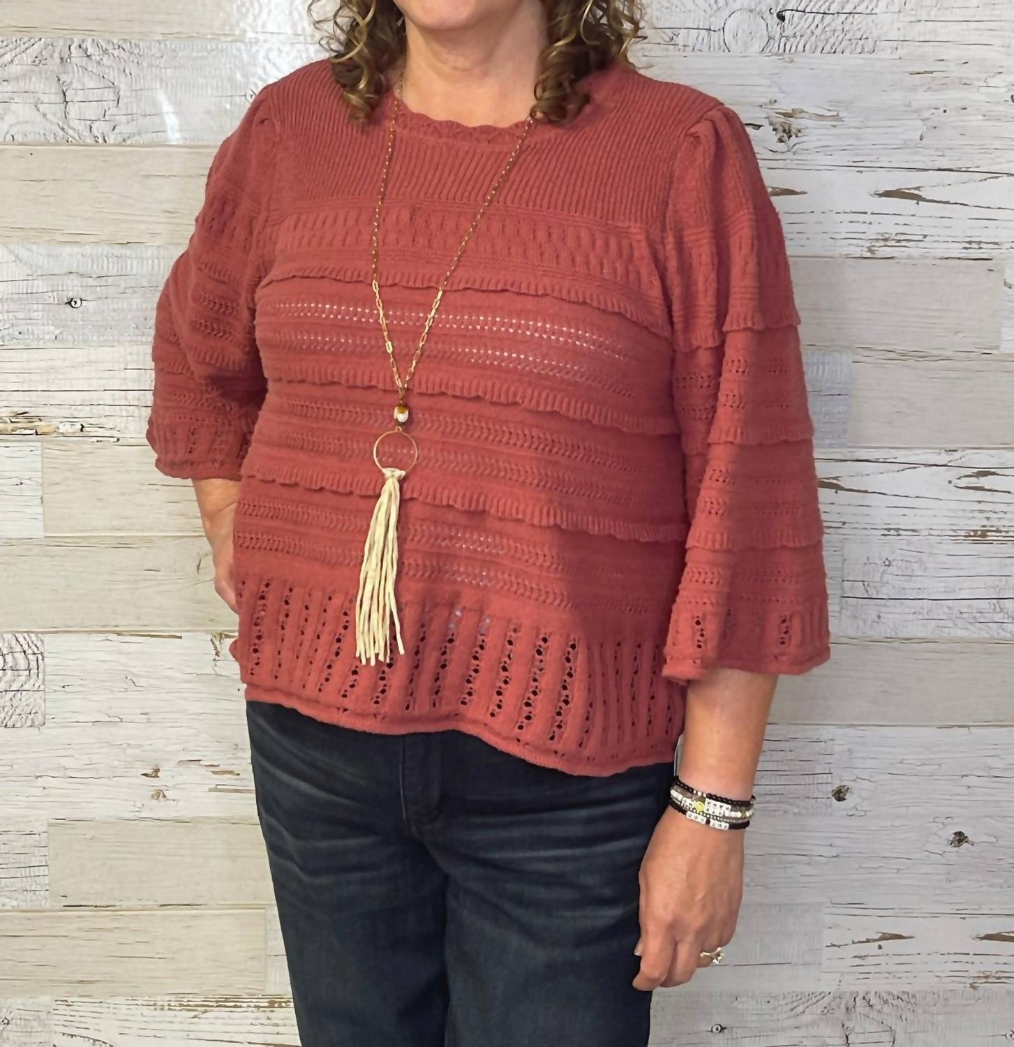 

Женский свитер с колоколообразными рукавами и комбинированной вязкой в глиняном цвете Democracy, Clay