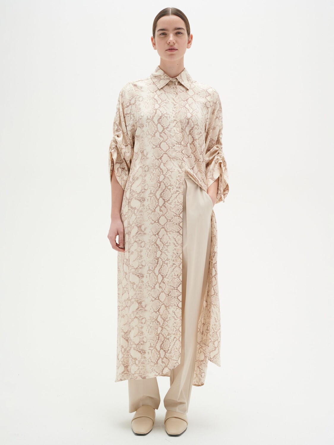 

Платье свободного кроя InWear Dwyn со змеиным принтом, нейтральный цвет