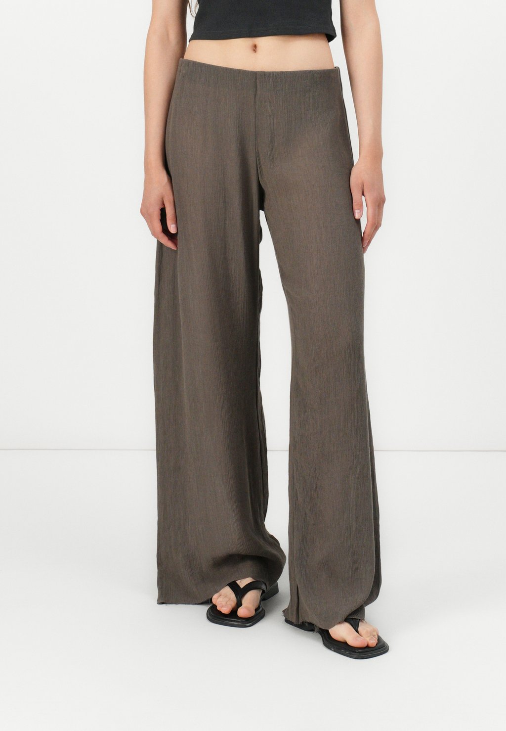 

Брюки BAMBI CRINKLE TROUSERS Weekday, бежевый