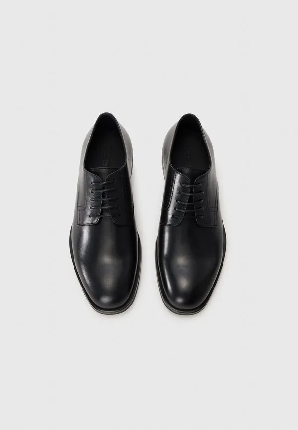 Классические клубные ботинки на шнуровке Stuart Weitzman, Black — фото 4
