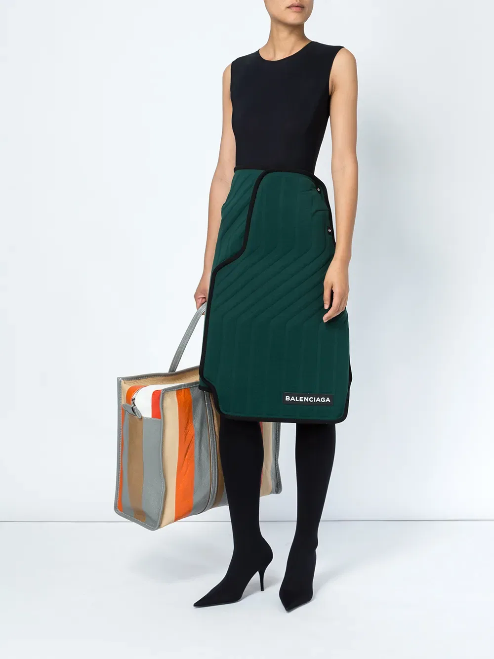 Дизайн автомобиля, формованная юбка Balenciaga, зеленый — фото 2