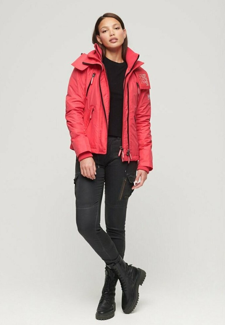 

Куртка Superdry MOUNTAIN SD-WINDCHEATER, цвет active pink