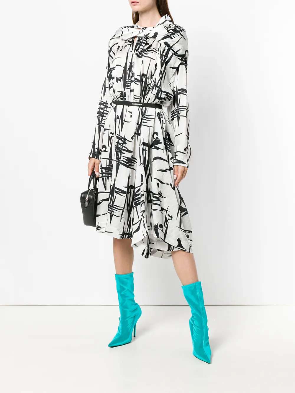Асимметричное платье с графическим принтом Balenciaga, белый — фото 2