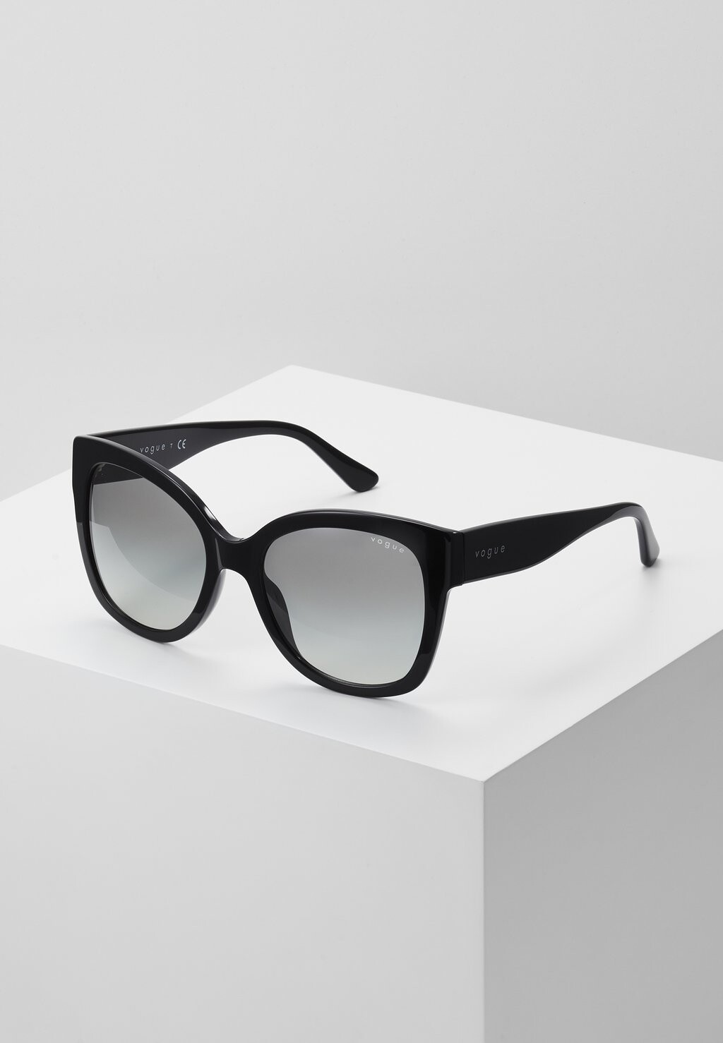 

Солнцезащитные очки VOGUE Eyewear, черный