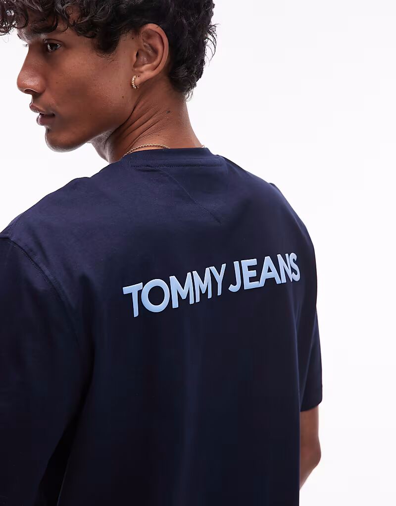 

Футболка Tommy Jeans с большим принтом логотипа на спине, темно-синего цвета