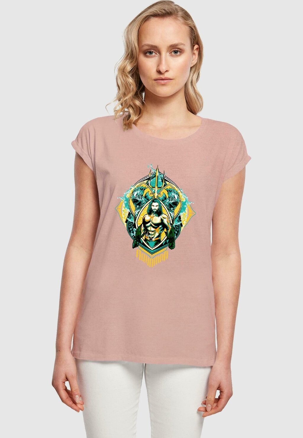 

Футболка с принтом AQUAMAN THE TRENCH CREST ABSOLUTE CULT, светло-розовый