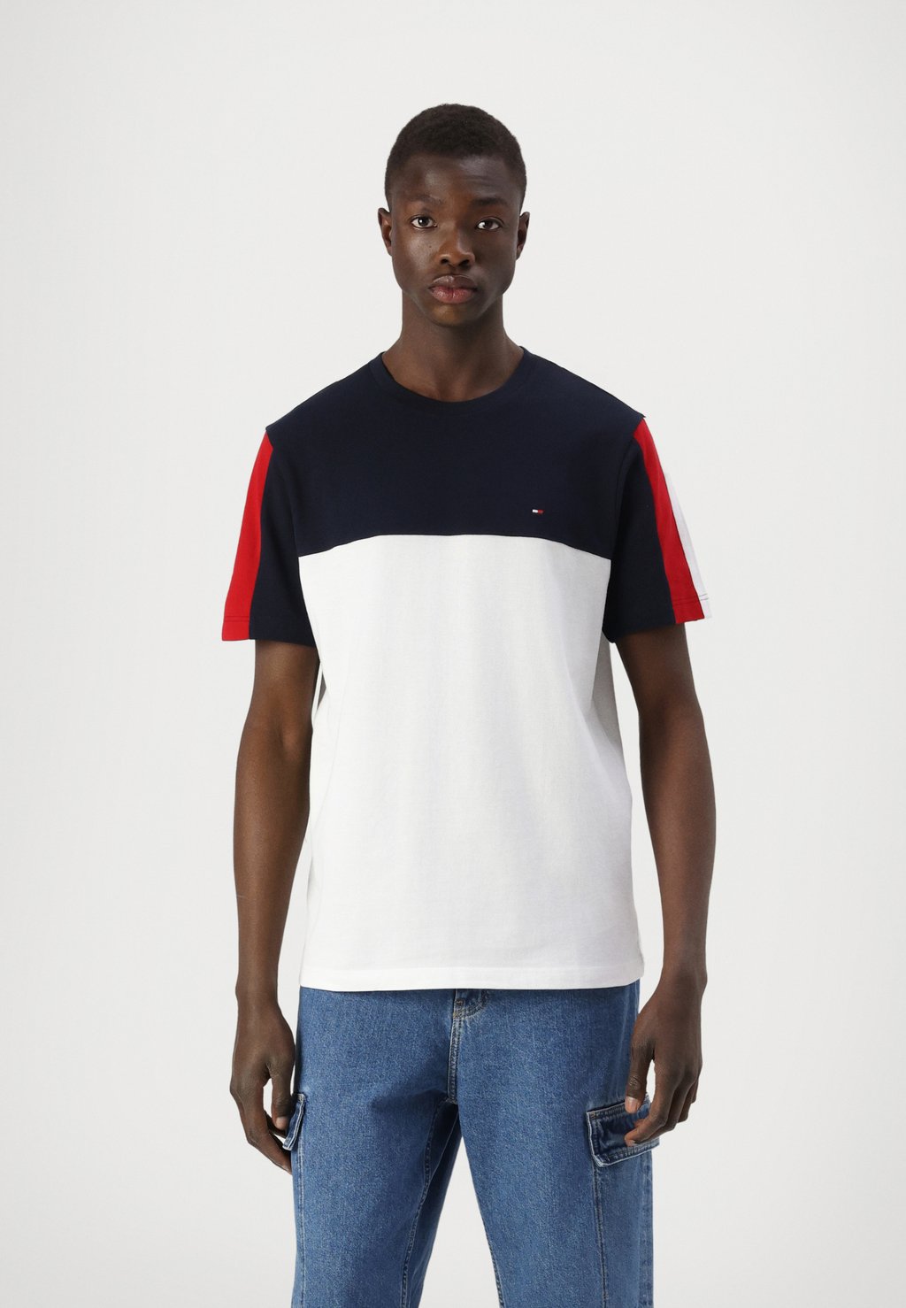 

Футболка с принтом GLOBAL STRIPE COLOURBLOCK TEE Tommy Hilfiger, темно-синий