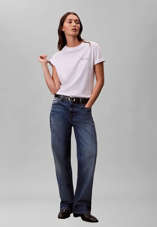 Классический базовый футболка с графическим логотипом в виде надписи. Calvin Klein, Brilliant White — фото 2