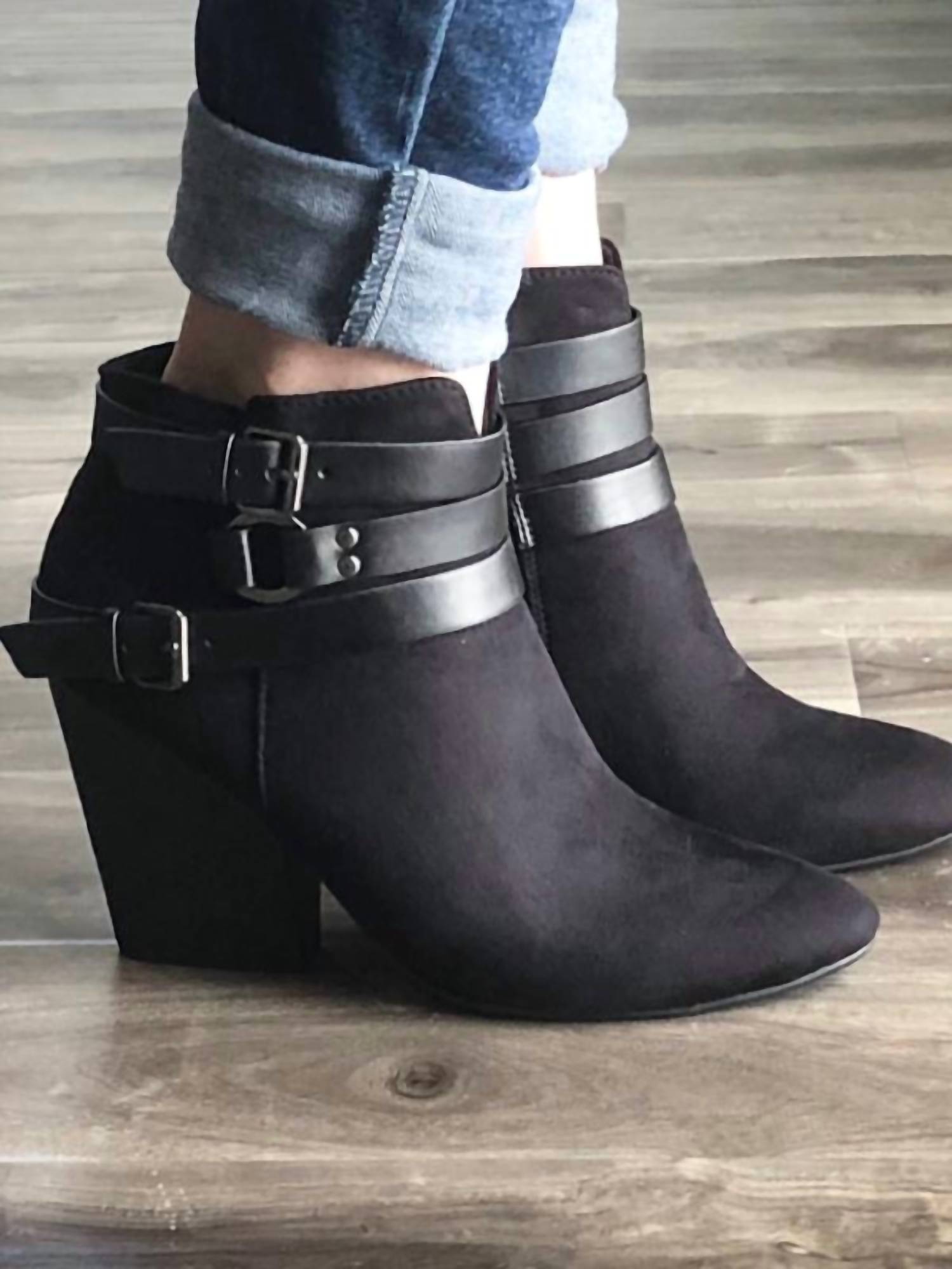 Черные ботильоны на ремешке с пряжкой My Delicious Shoes