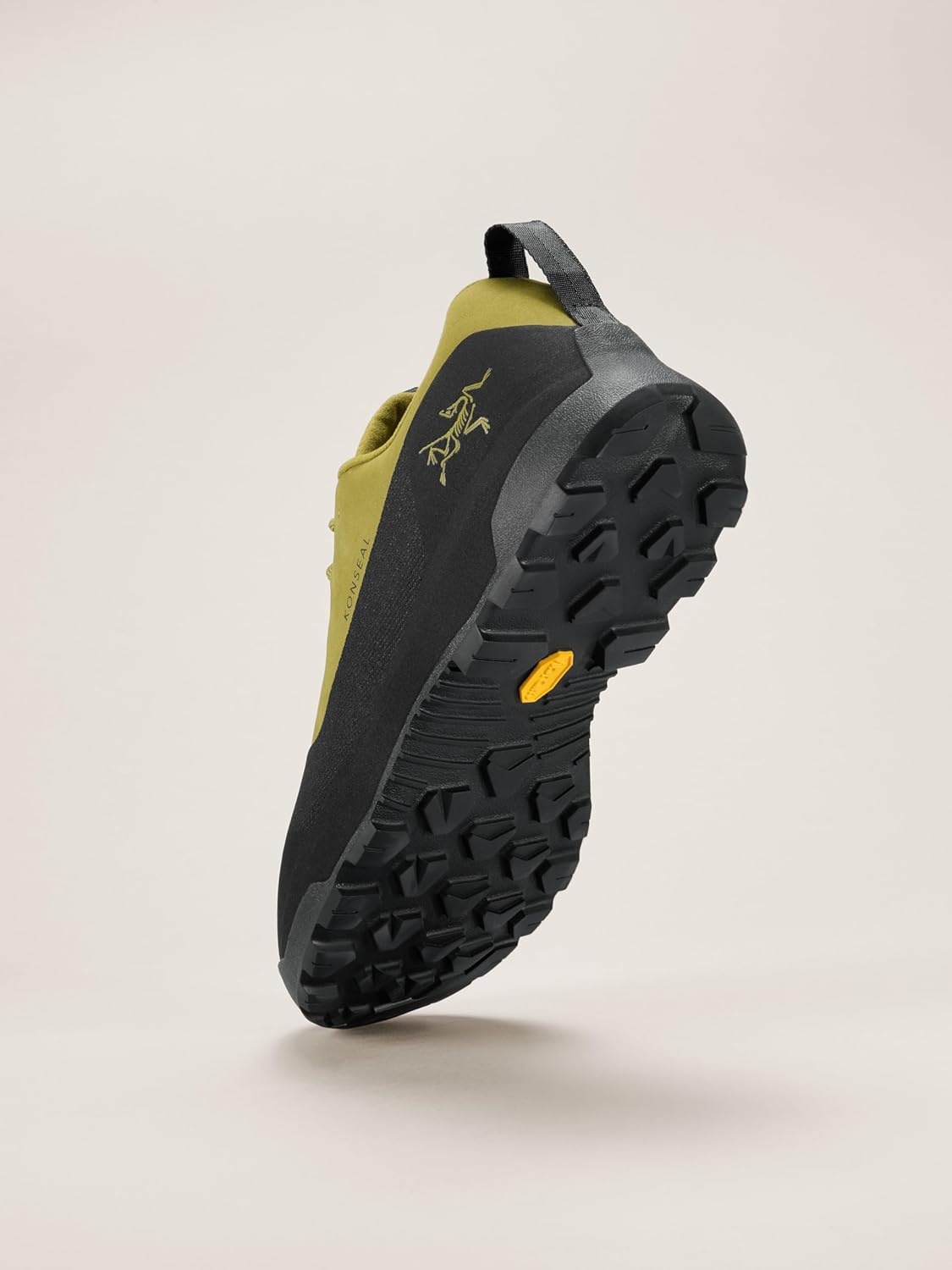 Мужские кроссовки Arc'teryx Konseal - прочная обувь для походов с поддержкой свода стопы, мужская обувь для боулдернга, горных походов и скалолазания, черный — фото 3