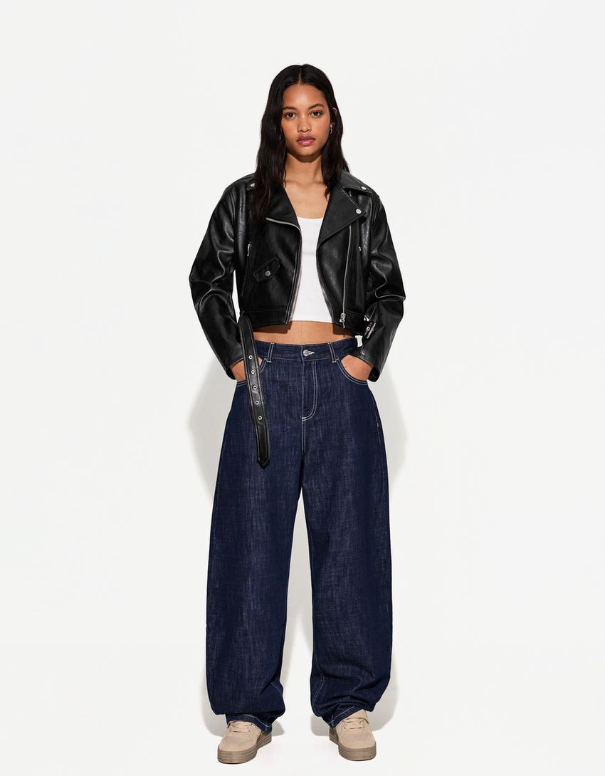 

Байкерская куртка с эффектом кожи Bershka, черный