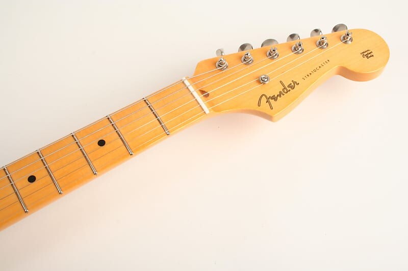 

Электрогитара Fender Custom Shop Vintage Custom '55 Hardtail Strat Time Capsule Package Maple Neck Aged White Blonde R133170