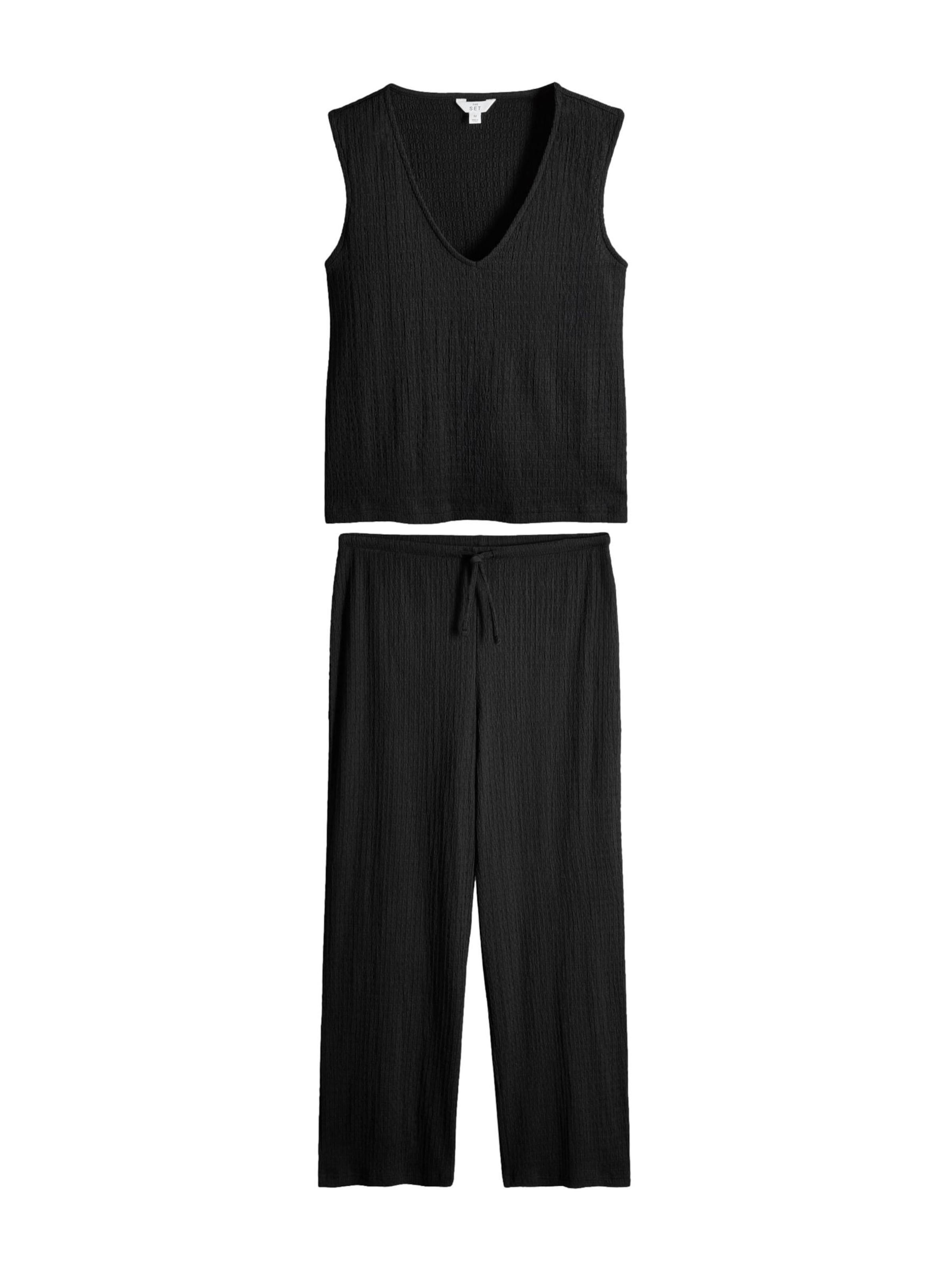 

The Set Домашняя одежда в черном цвете